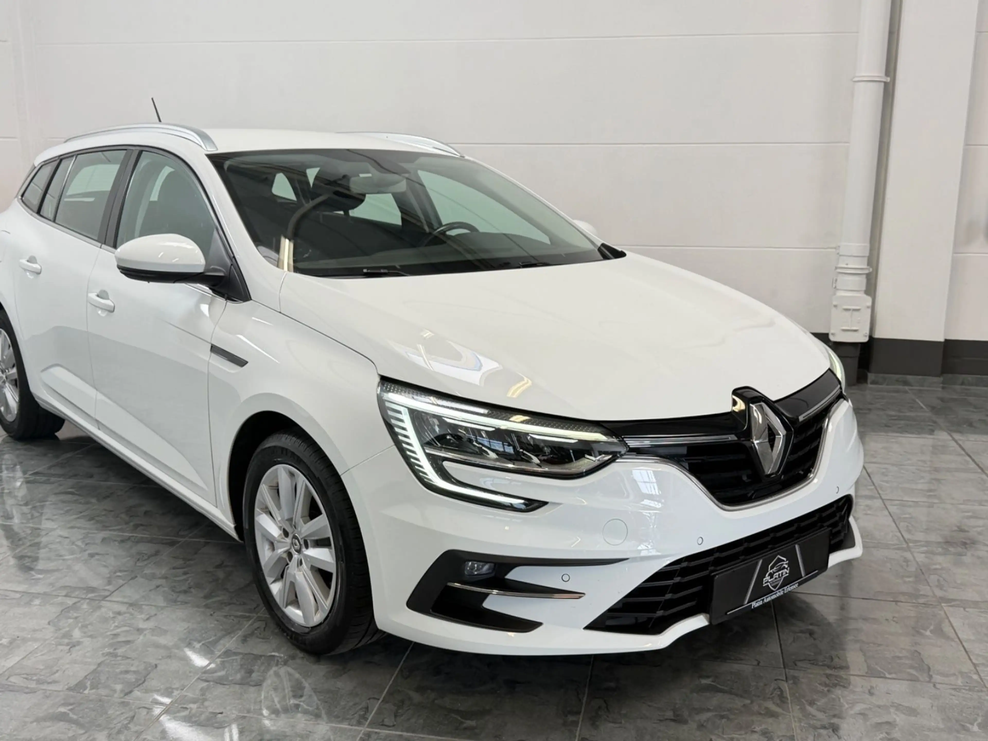 Renault Megane IV Grandtour Business Edition — photo 3