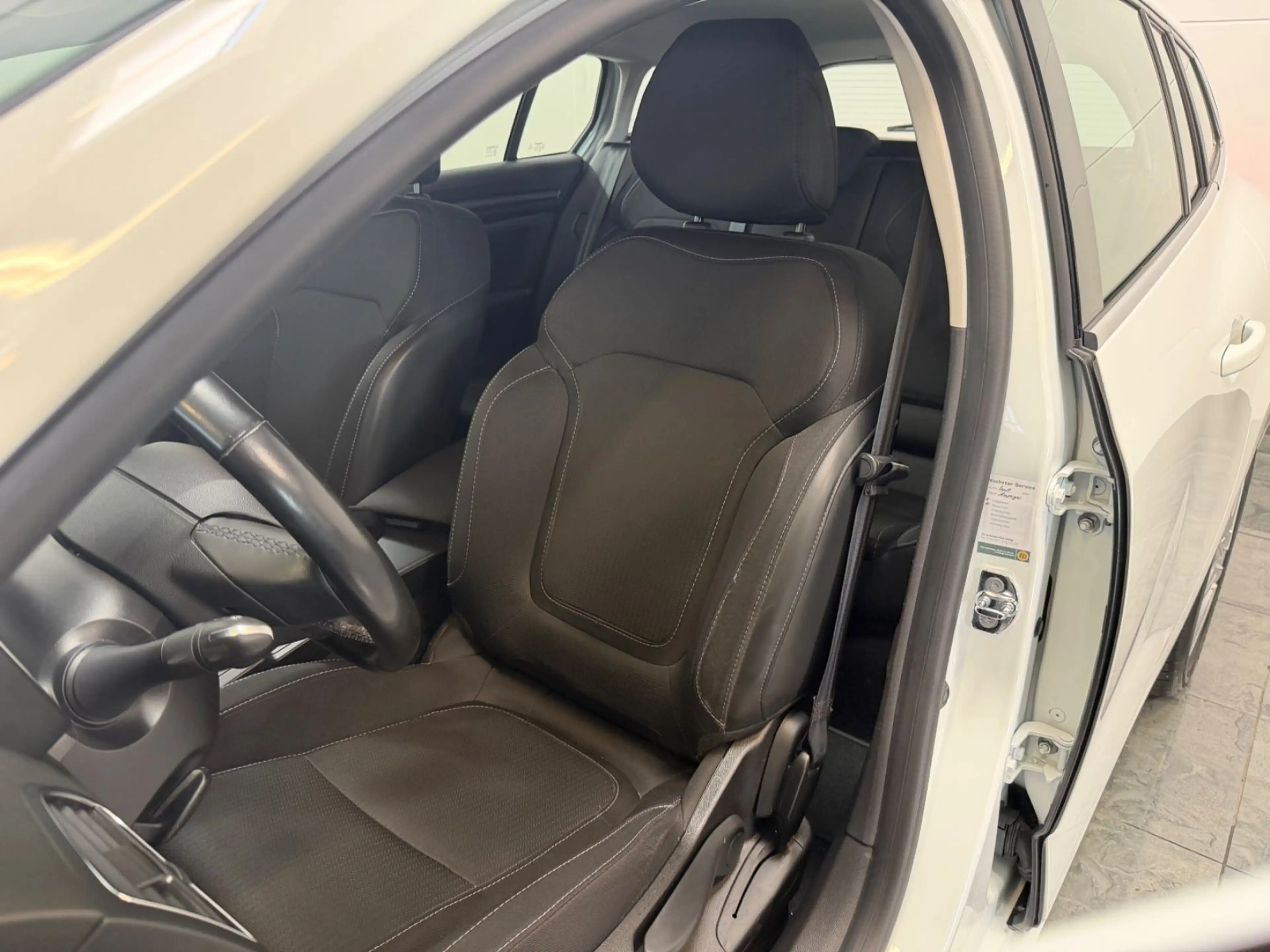 Renault Megane IV Grandtour Business Edition — photo 8