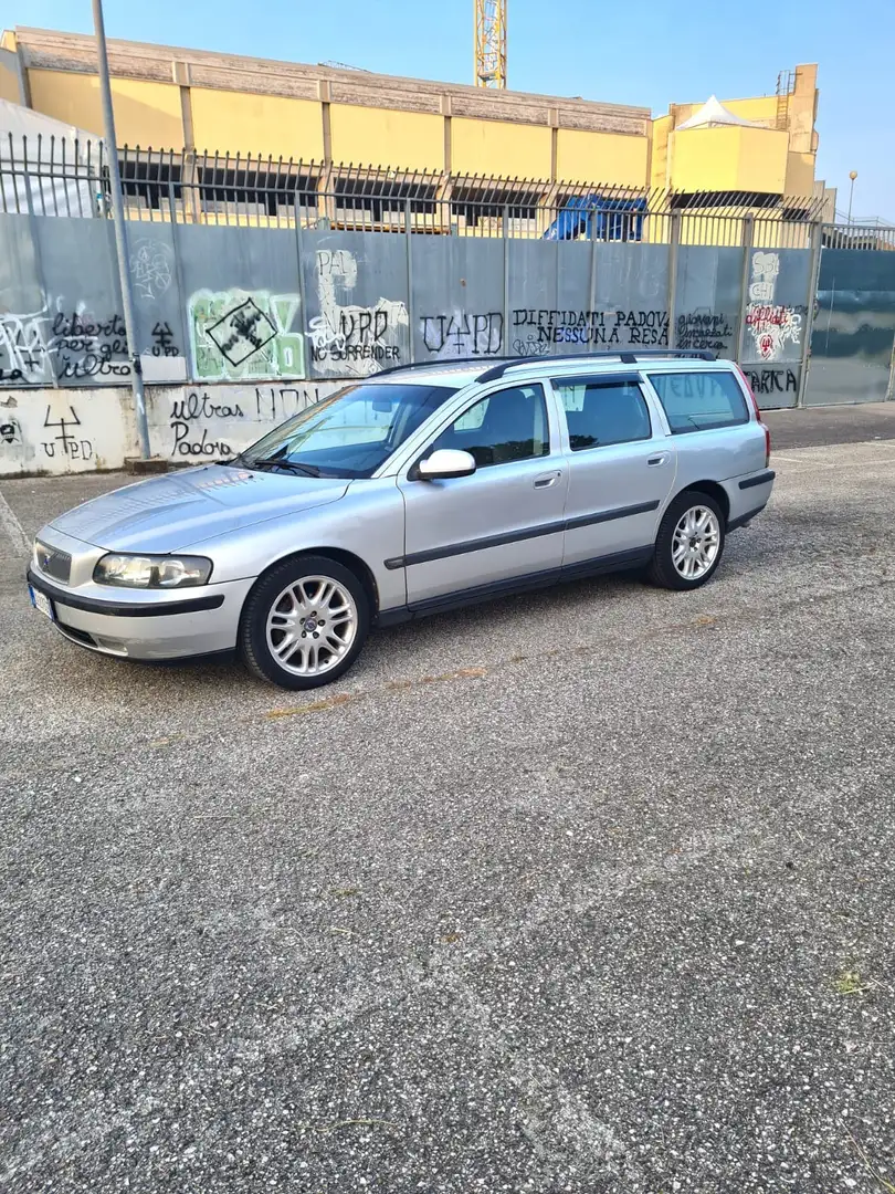 Volvo V70 D5 Comfort - 1