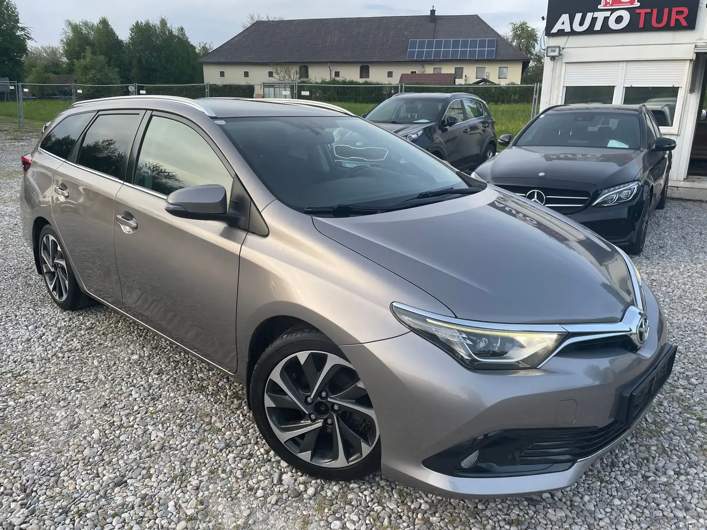Toyota Auris Comfort+pickerl 9/2026+4monat+navigationssyestem Braun - 1