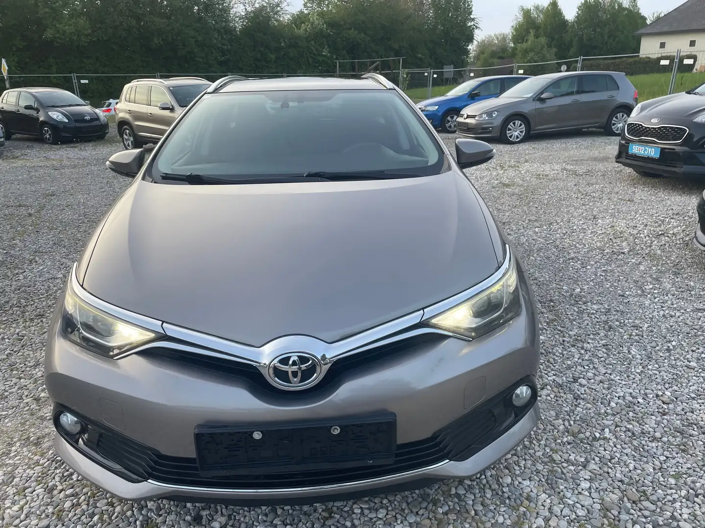 Toyota Auris Comfort+pickerl 9/2026+4monat+navigationssyestem Braun - 2