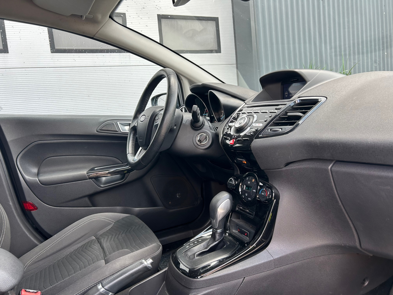 Ford Fiesta 1.0 EcoBoost Titanium — photo 6
