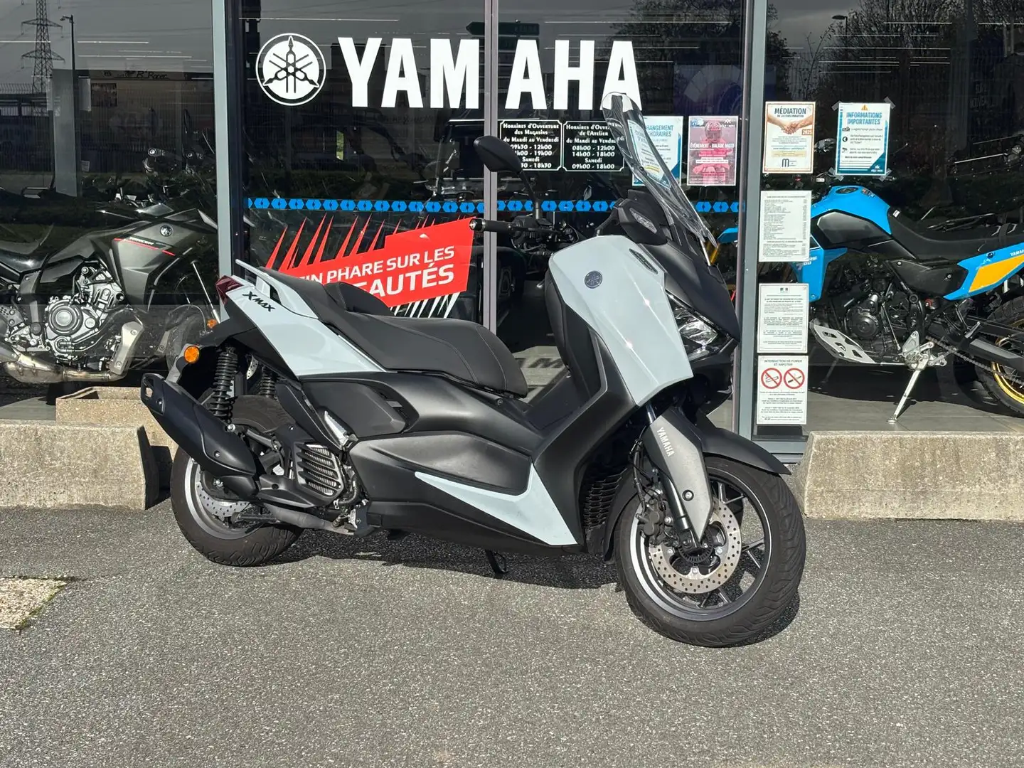 Yamaha X-Max 125 Grijs - 1