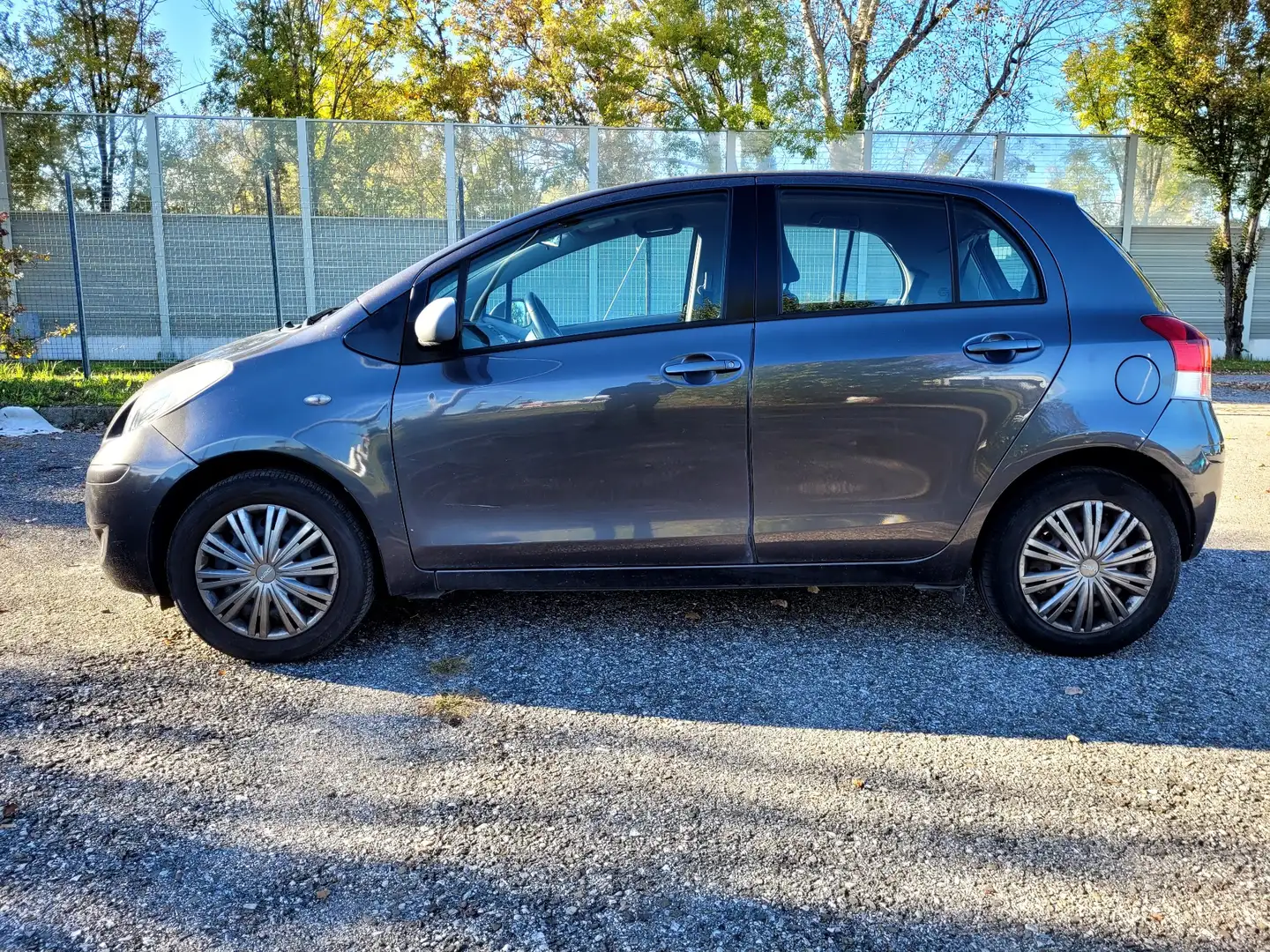 Toyota Yaris 5p 1.0 Sol - 2