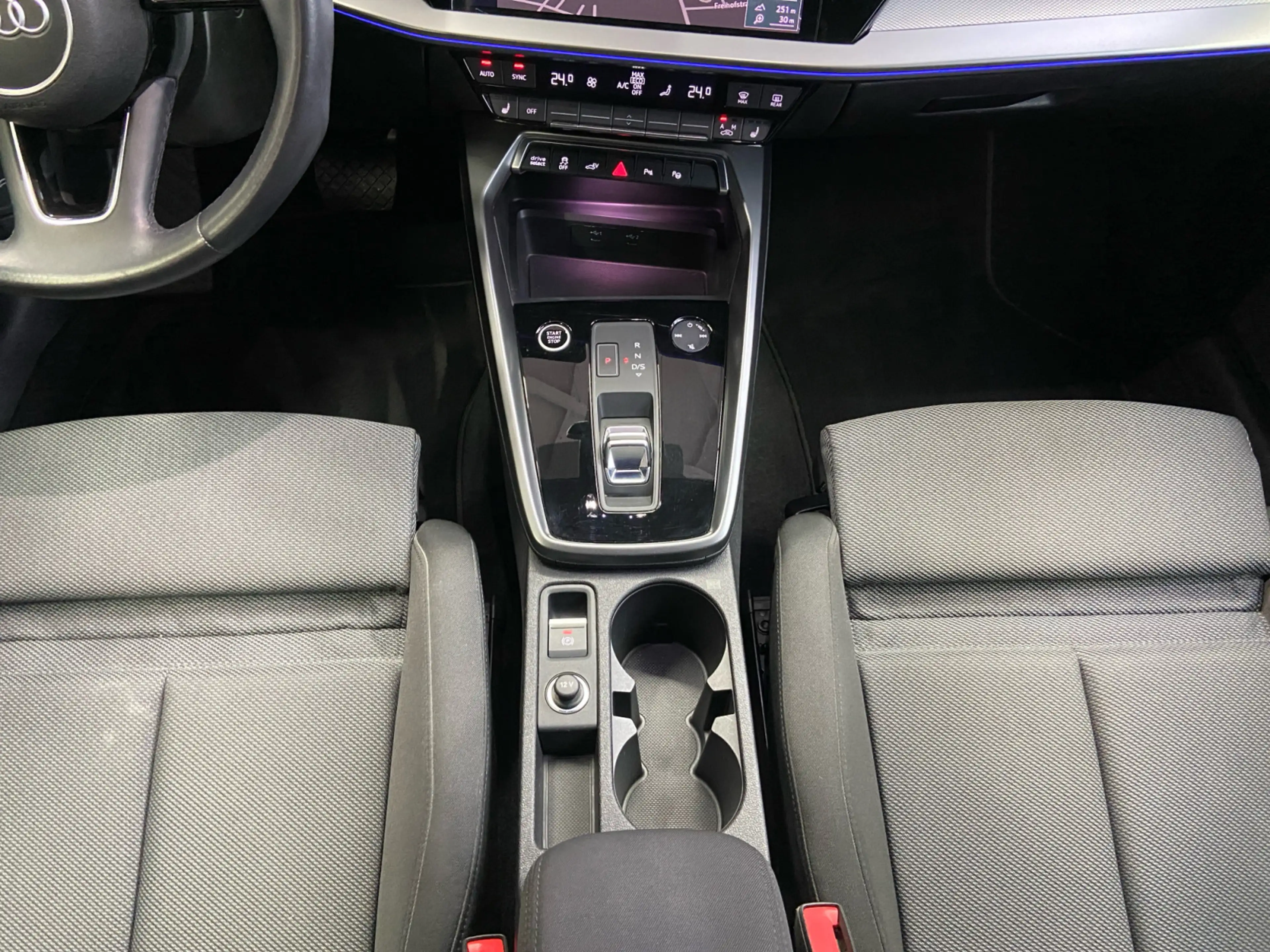 Audi A3 advanced 40TFSIe S-trc LED Cam Virt — photo 8