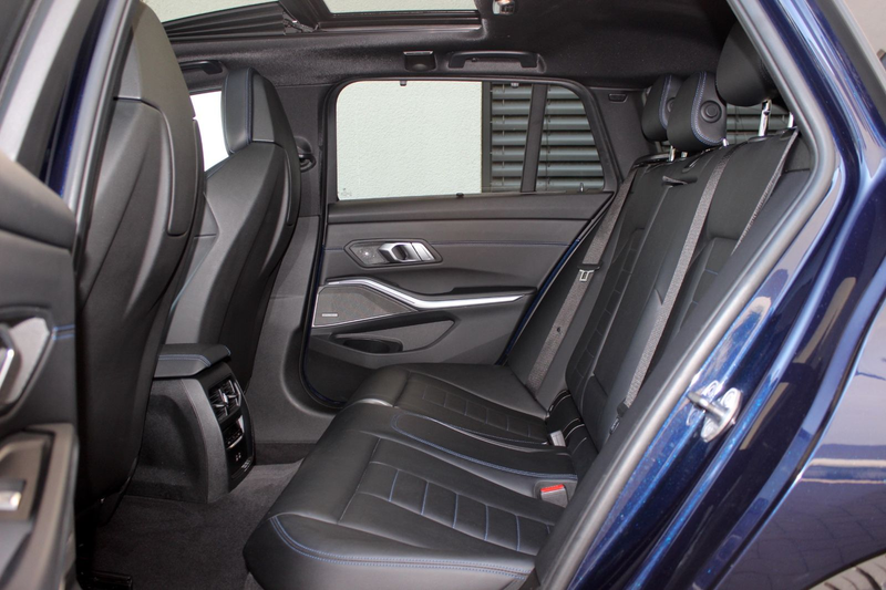 BMW 340 Touring xDrive **PANO S-SITZE AHK LASER** — photo 14
