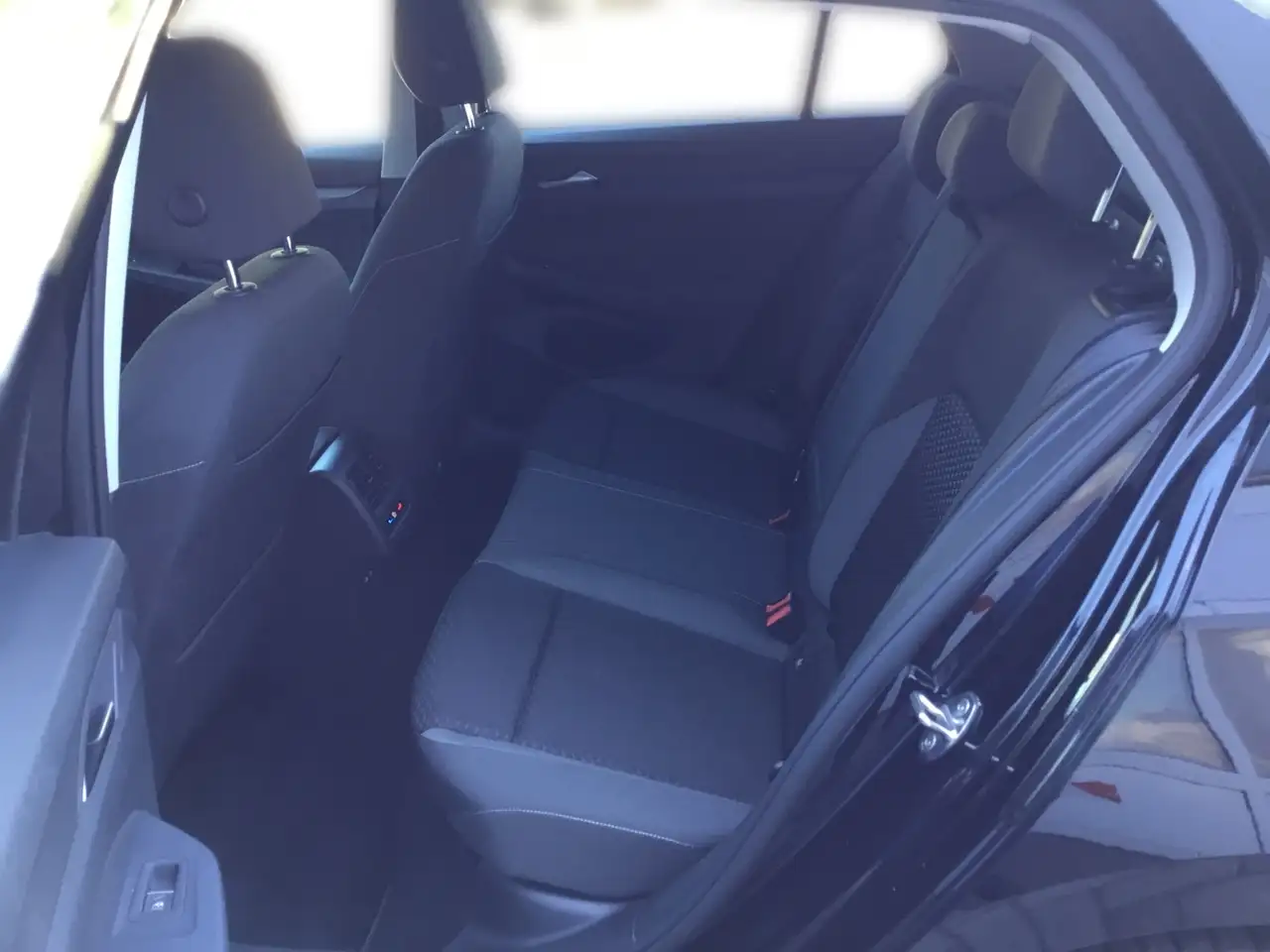 Volkswagen Golf VIII 1.5 eTSI DSG ACTIVE +LED +ACC +VIRTUAL +NAVI, миниатюра 15