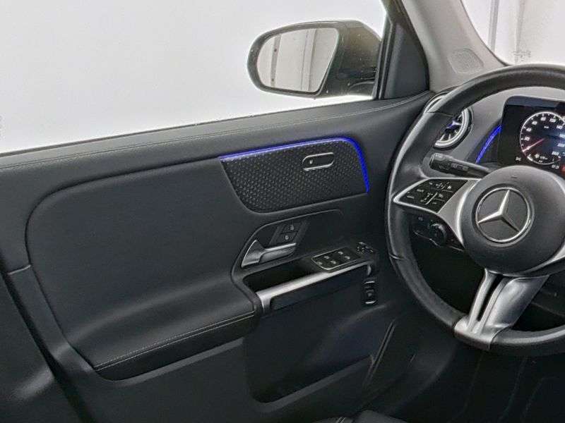 Mercedes-Benz GLB 220