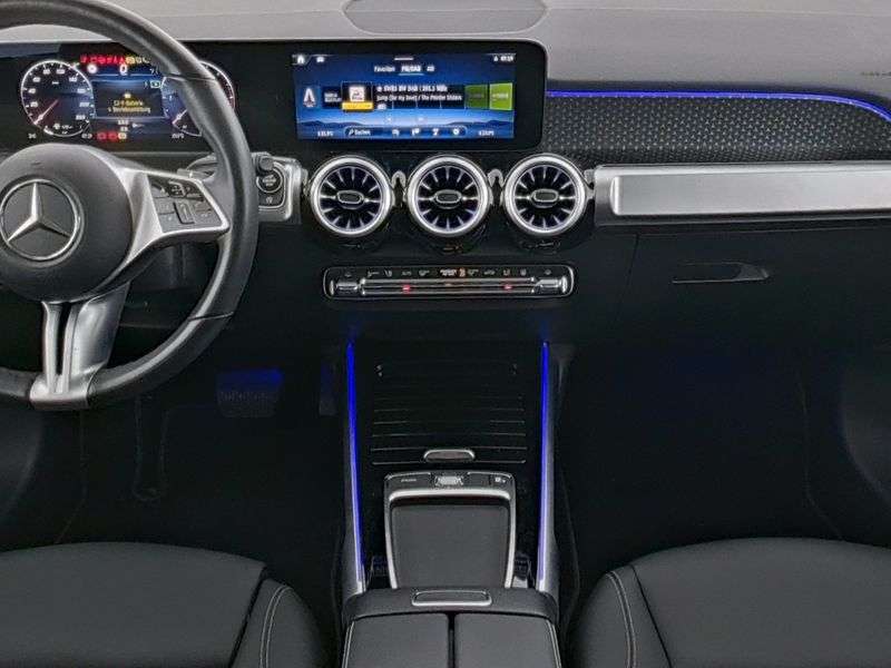Mercedes-Benz GLB 220