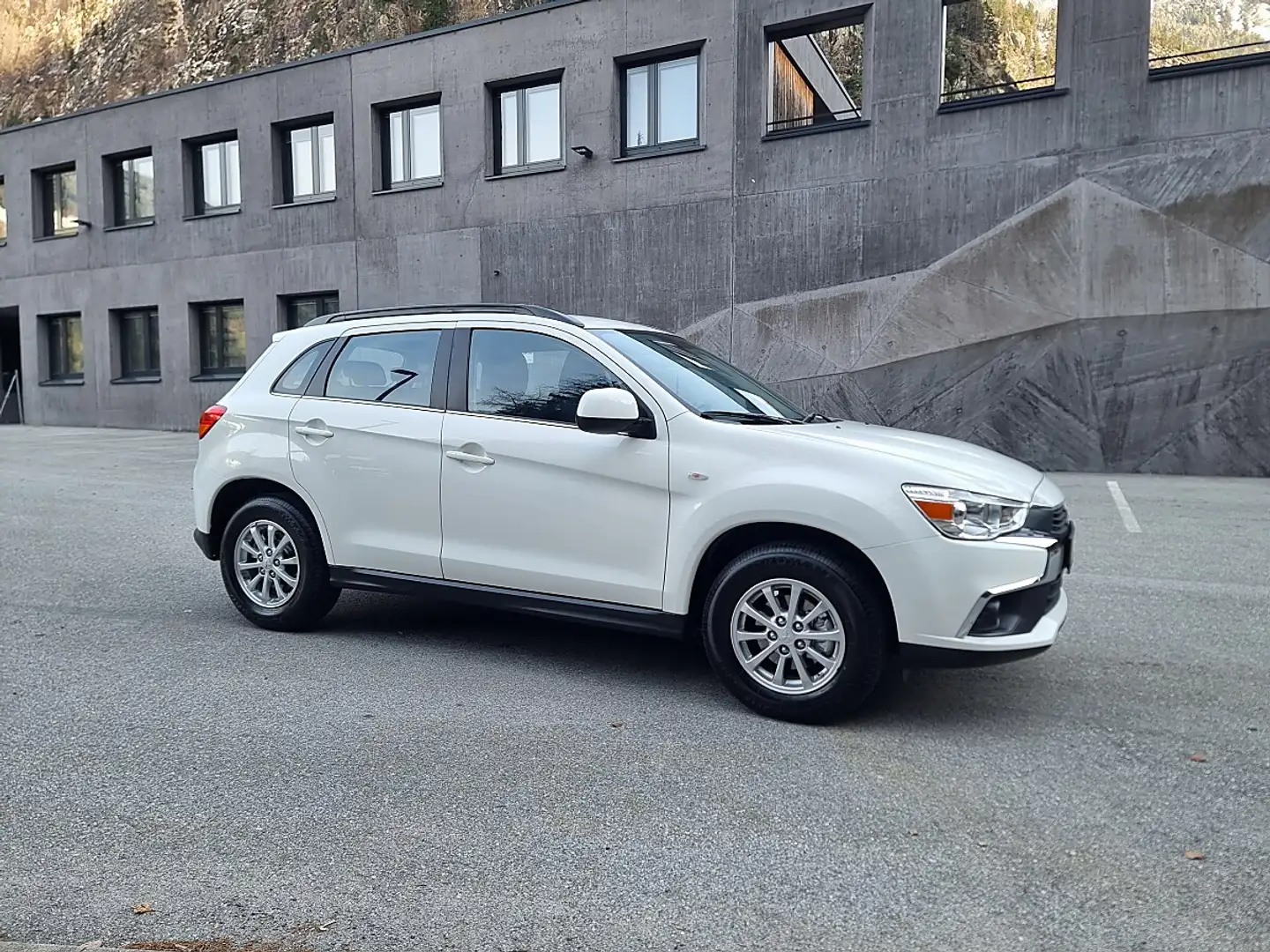 Mitsubishi ASX 1,6 DI-D LP Austria Edition Connect Weiß - 1