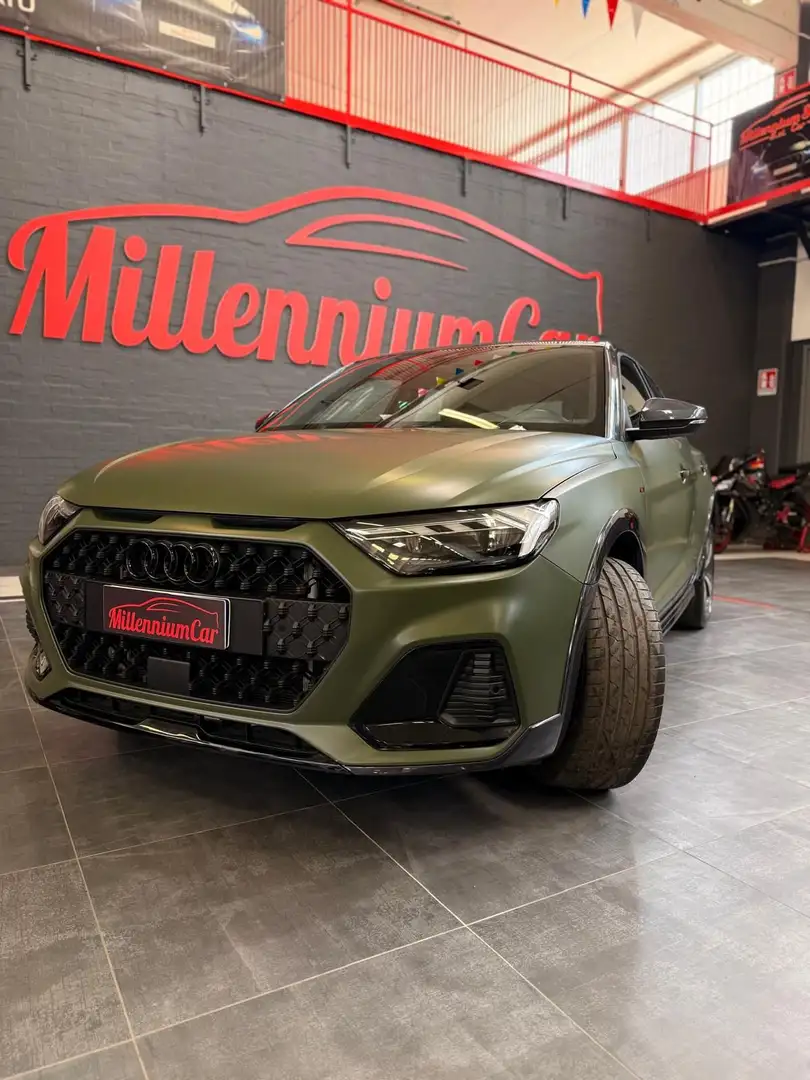 Audi A1 citycarver 35 TFSI S tronic Chilometri certificat Grün - 2