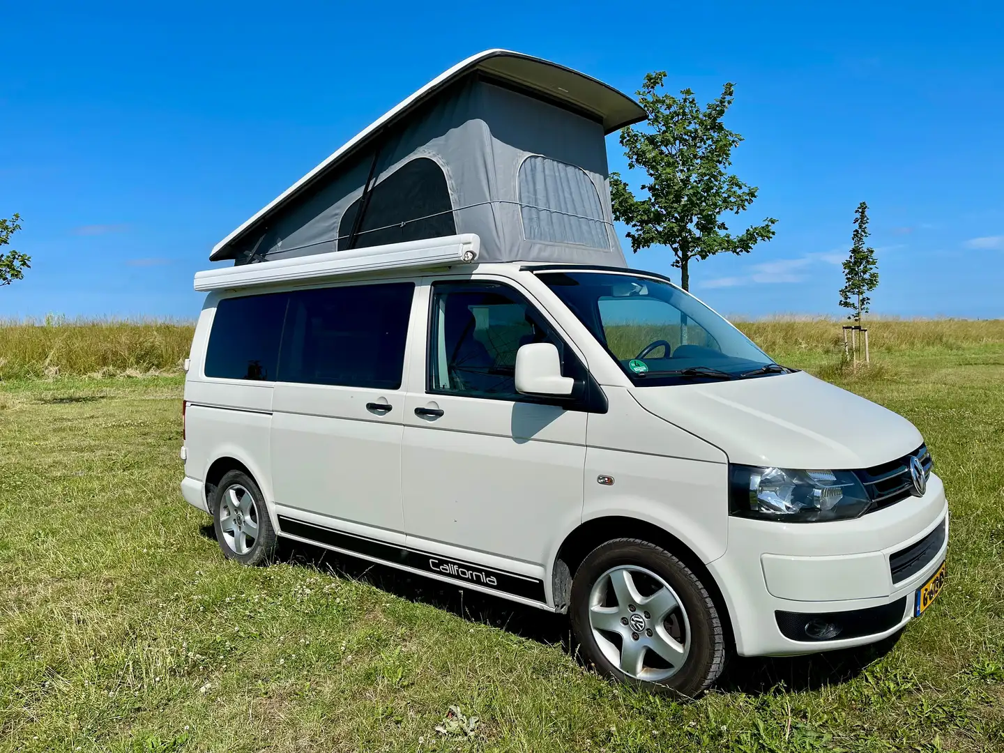 Volkswagen T5 California 2.5 TDI 131pk Wit - 1