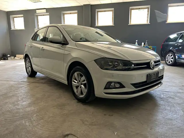 Volkswagen Polo view 5
