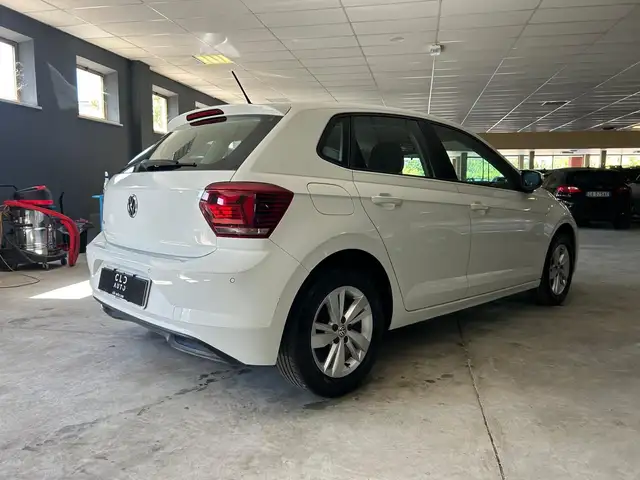 Volkswagen Polo view 4