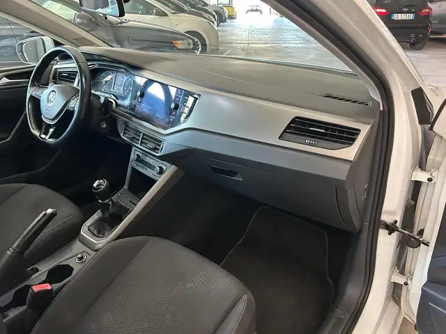 Volkswagen Polo view 9