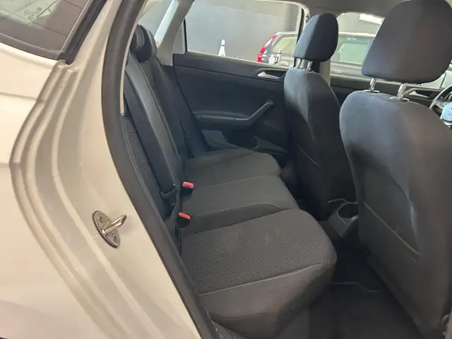 Volkswagen Polo view 8