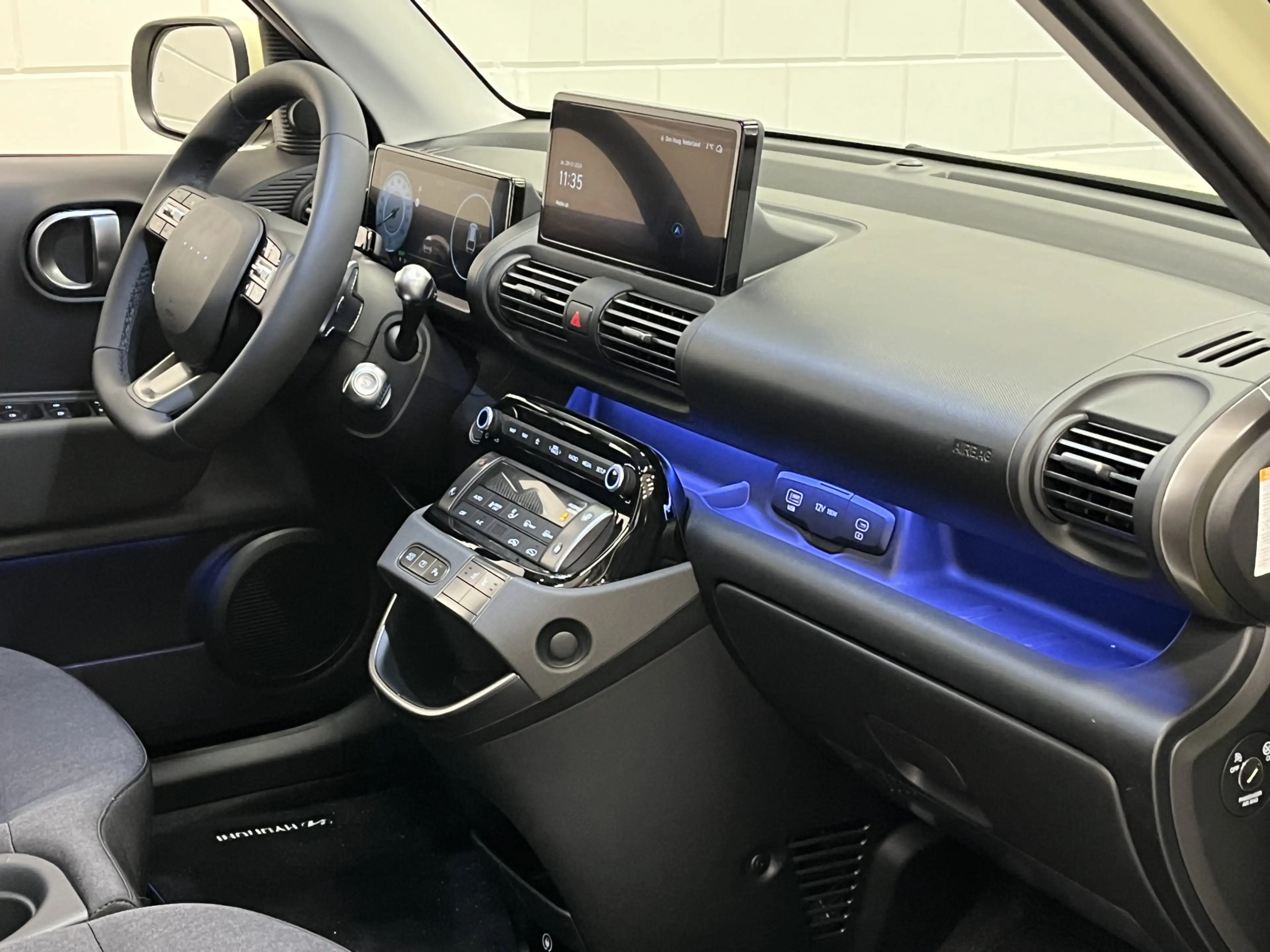 Hyundai Inster Evolve 49 kWh Volledig Elektrisch met Navigatie, C — photo 6