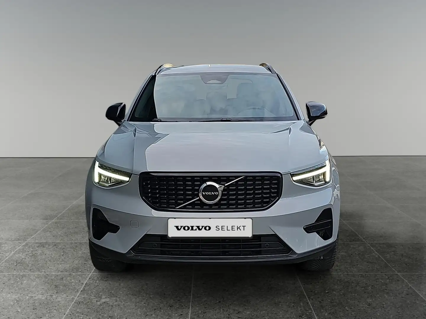 Volvo XC40 2.0 B4 Plus Dark | Trekhaak | Keyless Entry | Stoe Gris - 2