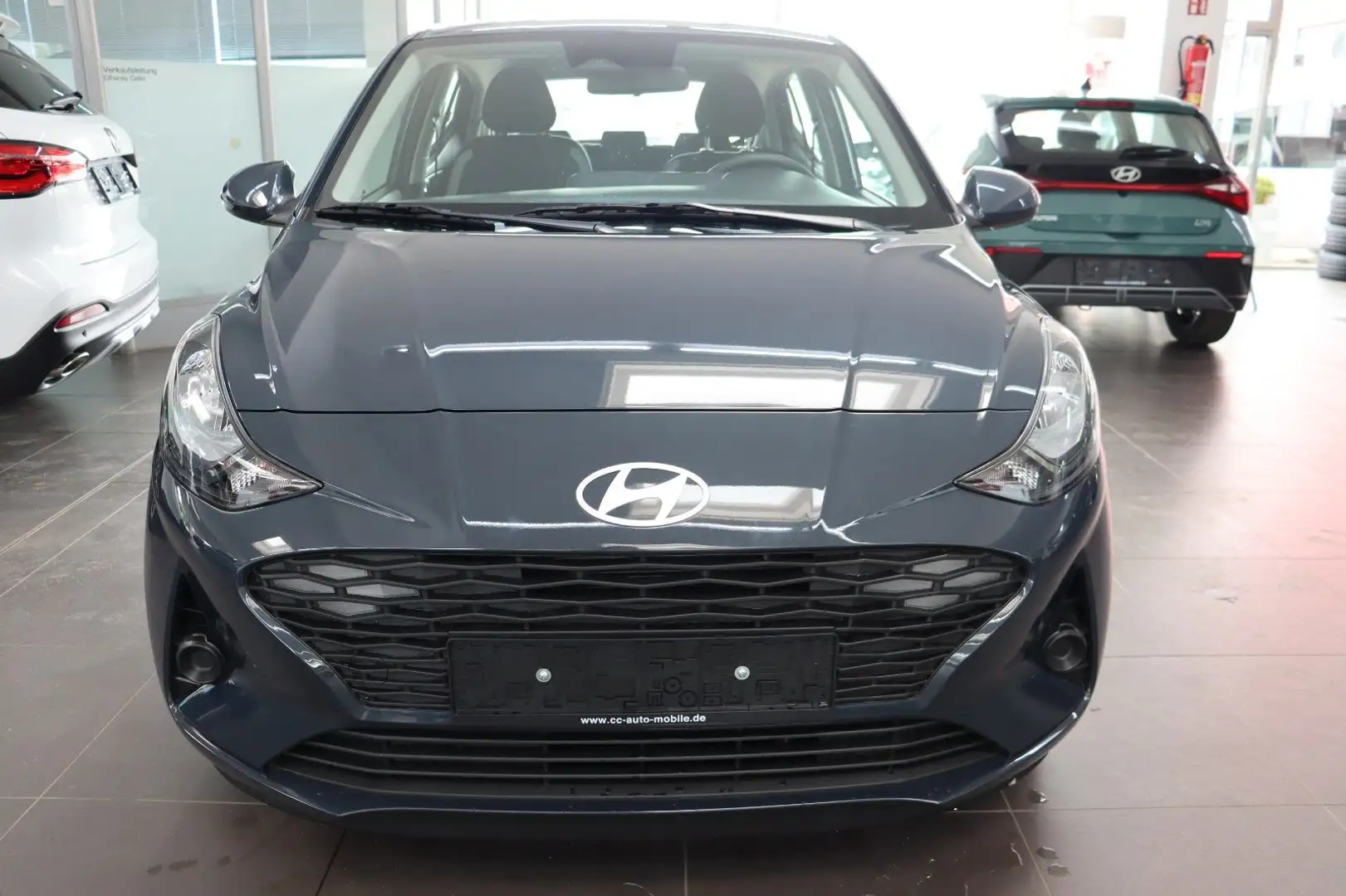 Hyundai i10 1.0 AT C.Play R.Cam/PDC Klima Alu15 SOFORT Grey - 2