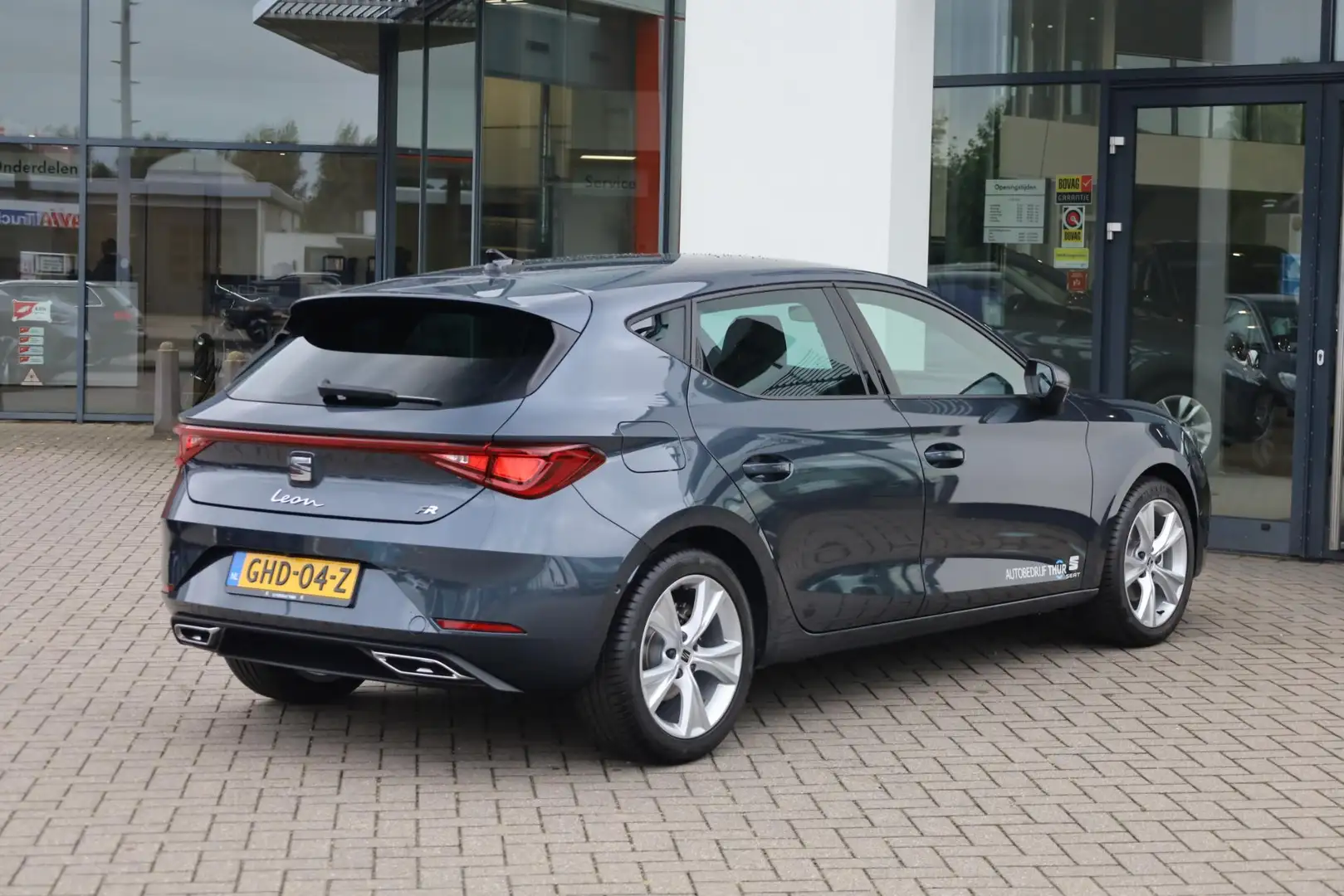 SEAT Leon 1.0 eTSI FR Business Intense 110PK / 81kW, BeatsAu Grijs - 2