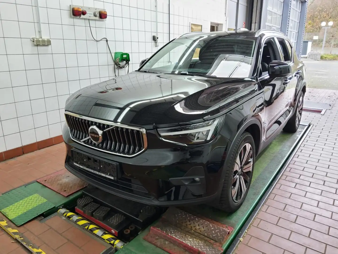 Volvo XC40 T4 Core+WINTERPAK+LICHTPAK+RFK+LM19+STNDHZ+ Grigio - 2