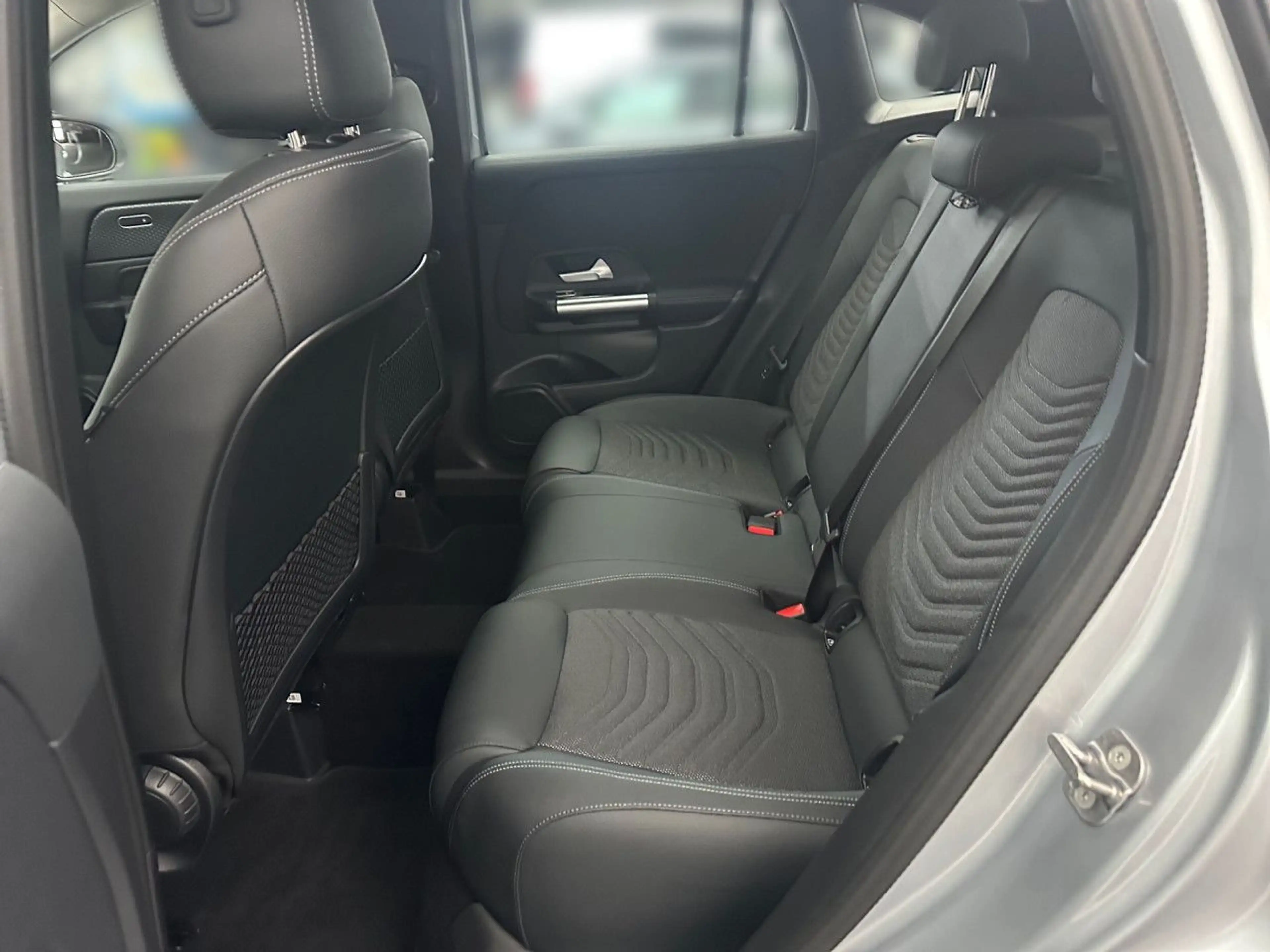 Mercedes-Benz GLA 180 Progressive KAMERA+LANEASSIST+SHZ+DAB — photo 12