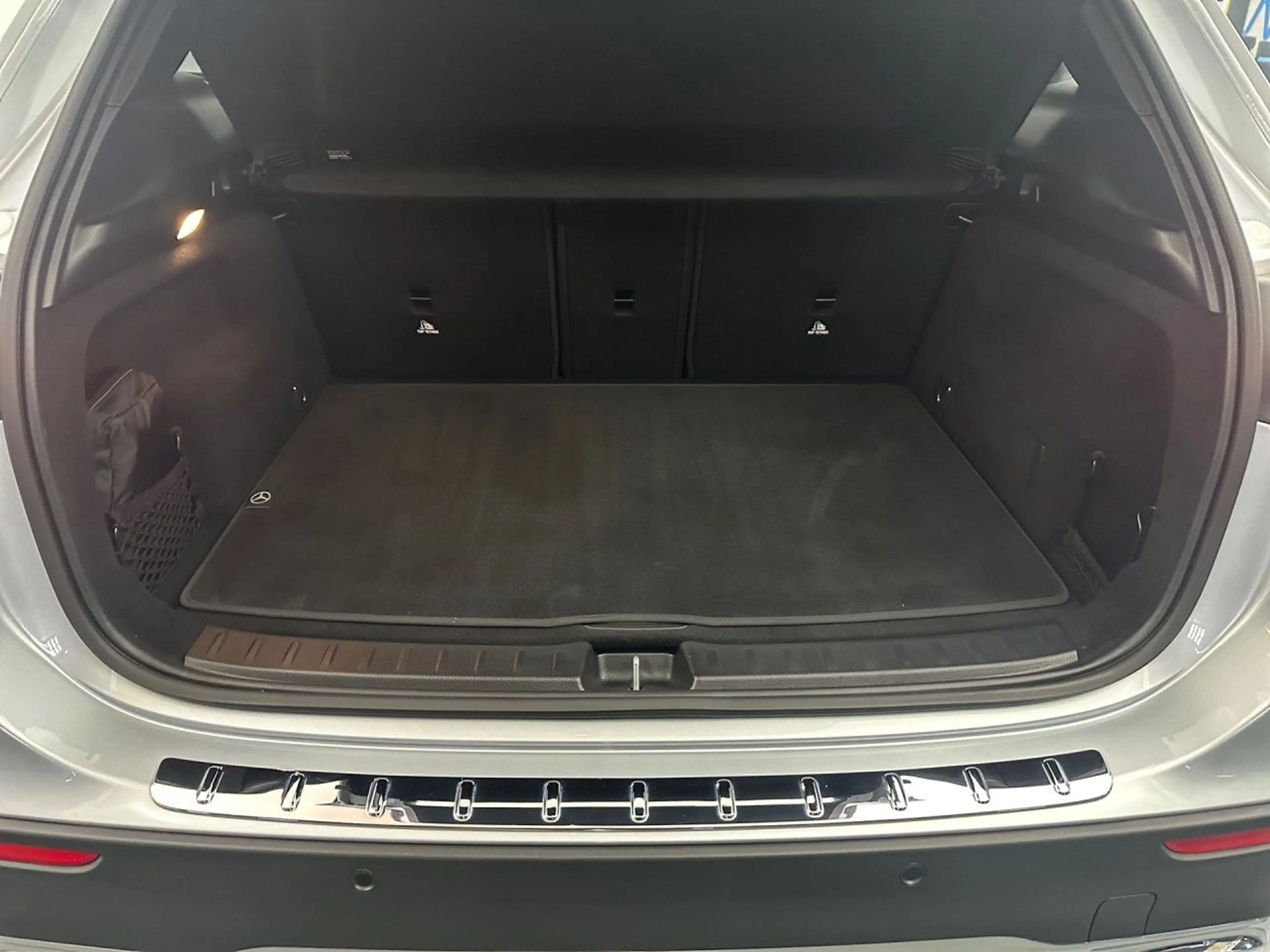 Mercedes-Benz GLA 180 Progressive KAMERA+LANEASSIST+SHZ+DAB — photo 13