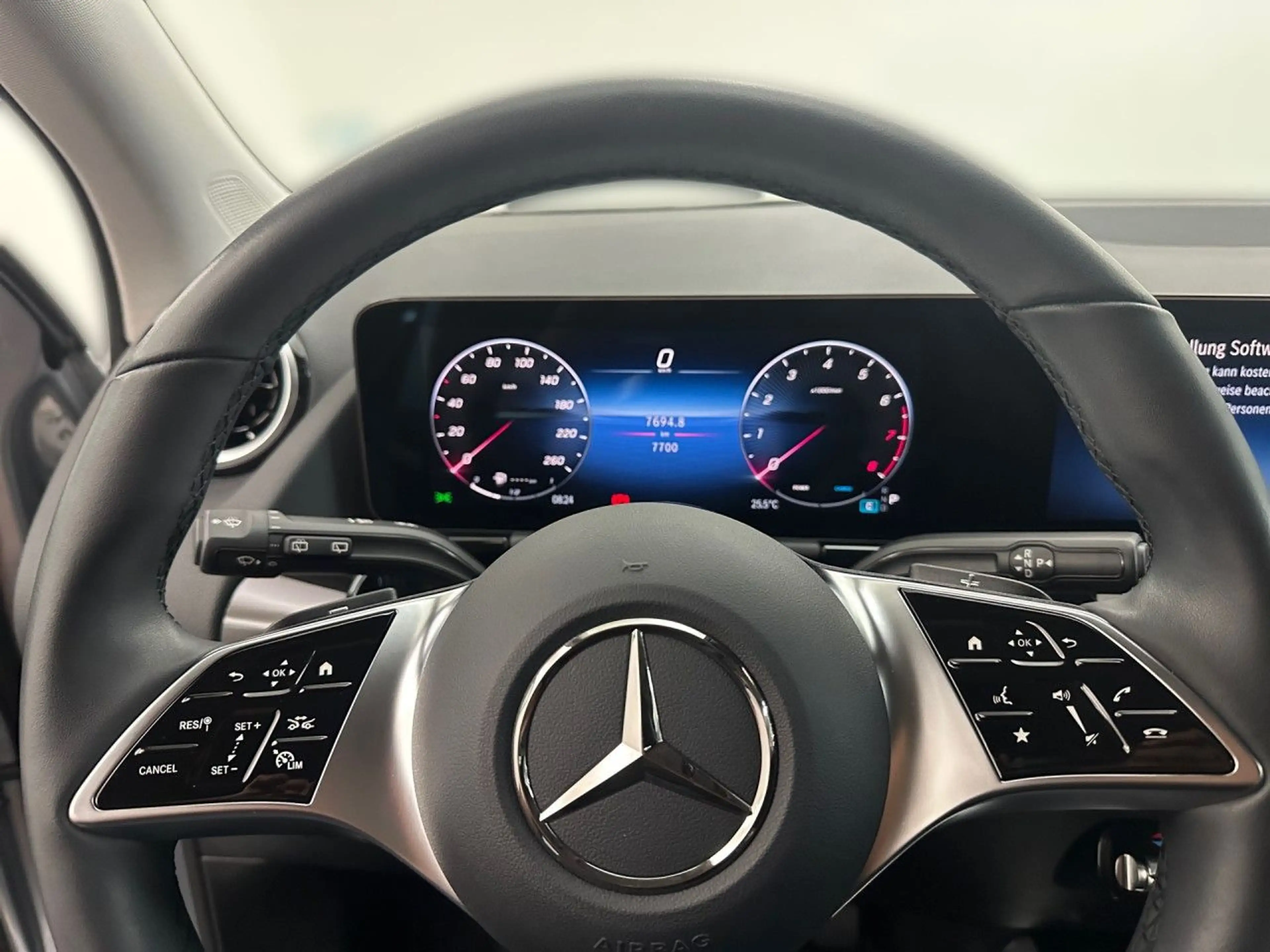 Mercedes-Benz GLA 180 Progressive KAMERA+LANEASSIST+SHZ+DAB — photo 9