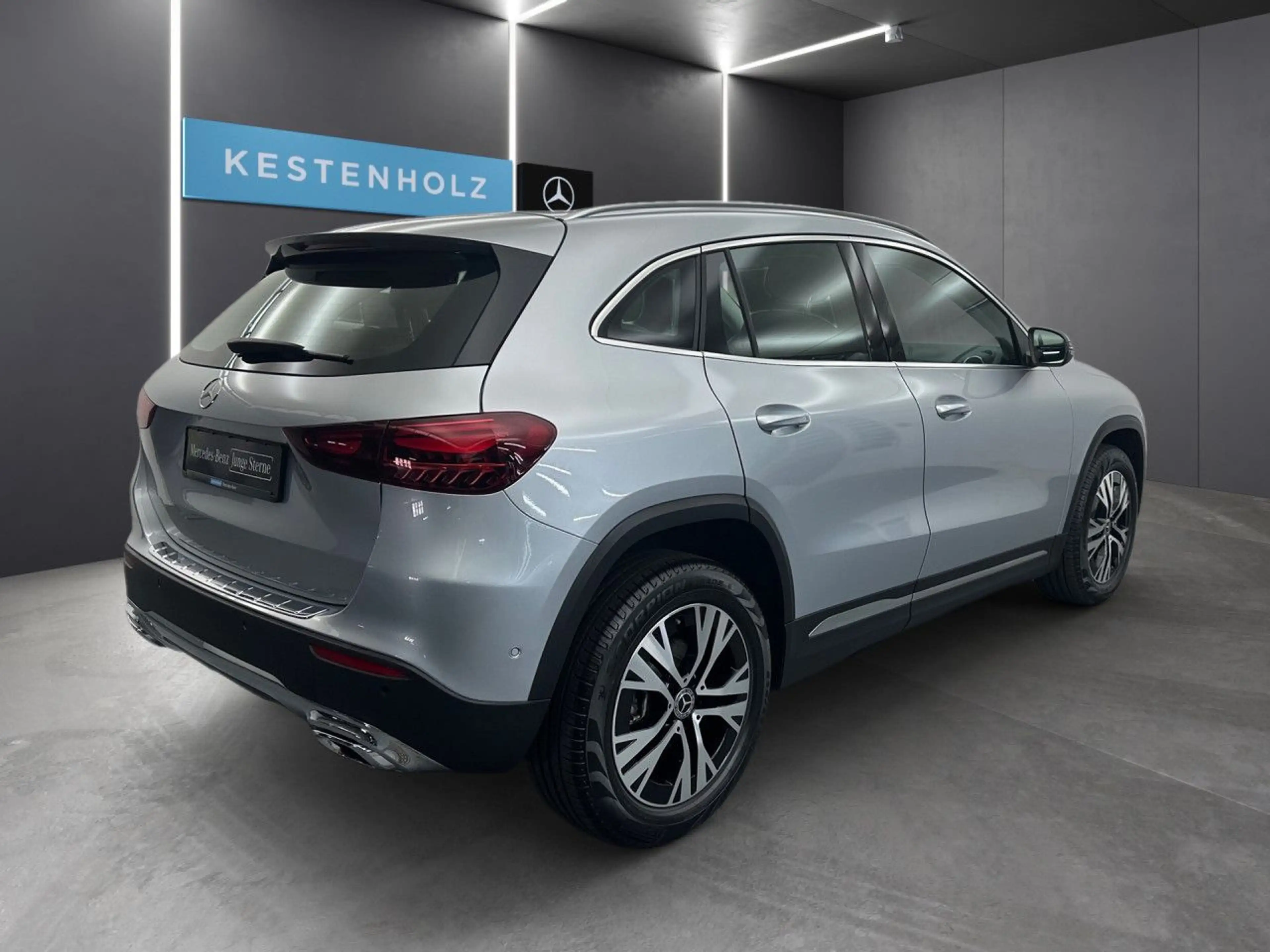 Mercedes-Benz GLA 180 Progressive KAMERA+LANEASSIST+SHZ+DAB — photo 4