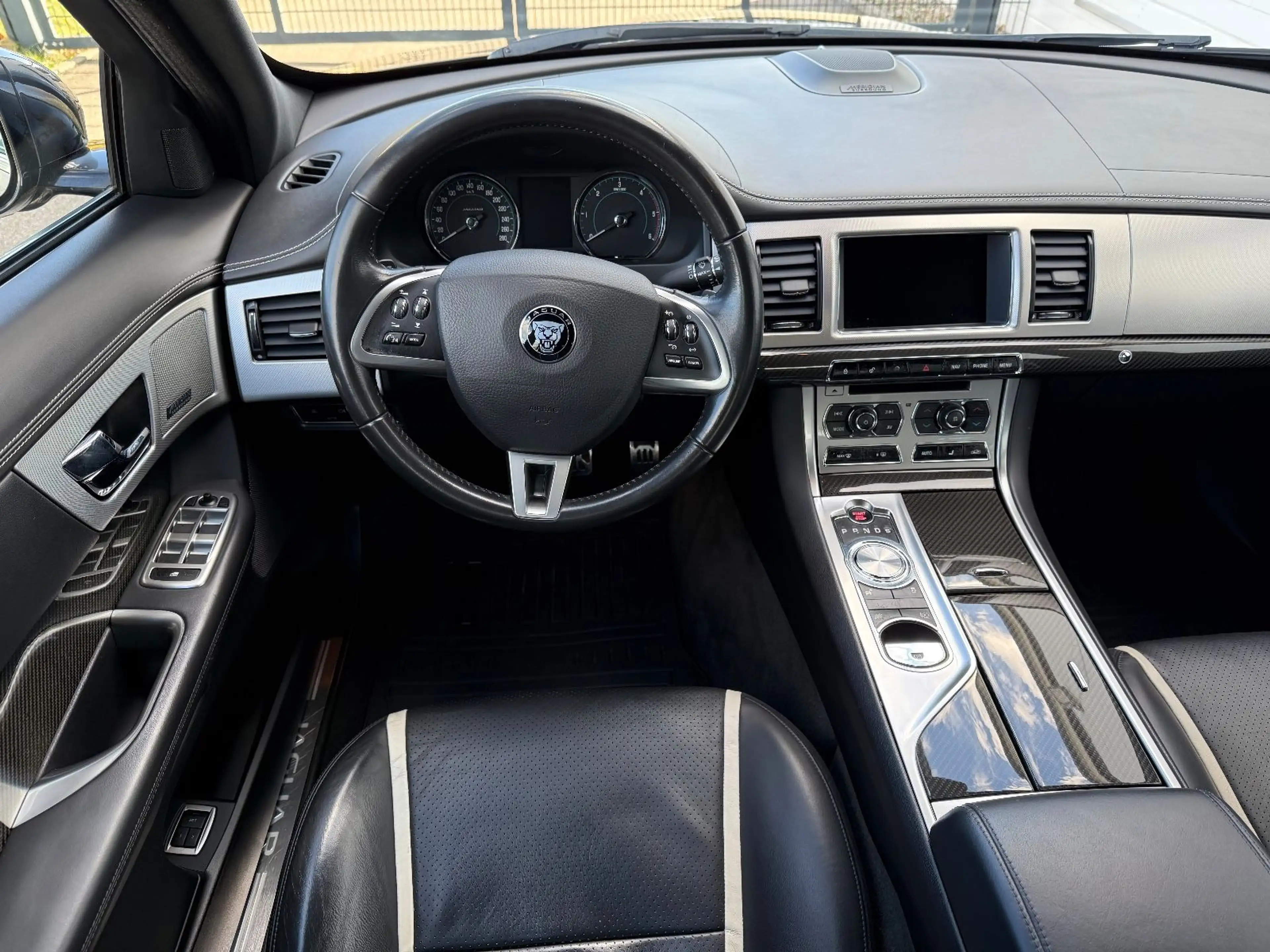 Jaguar XF 3.0 V6 Diesel — photo 13