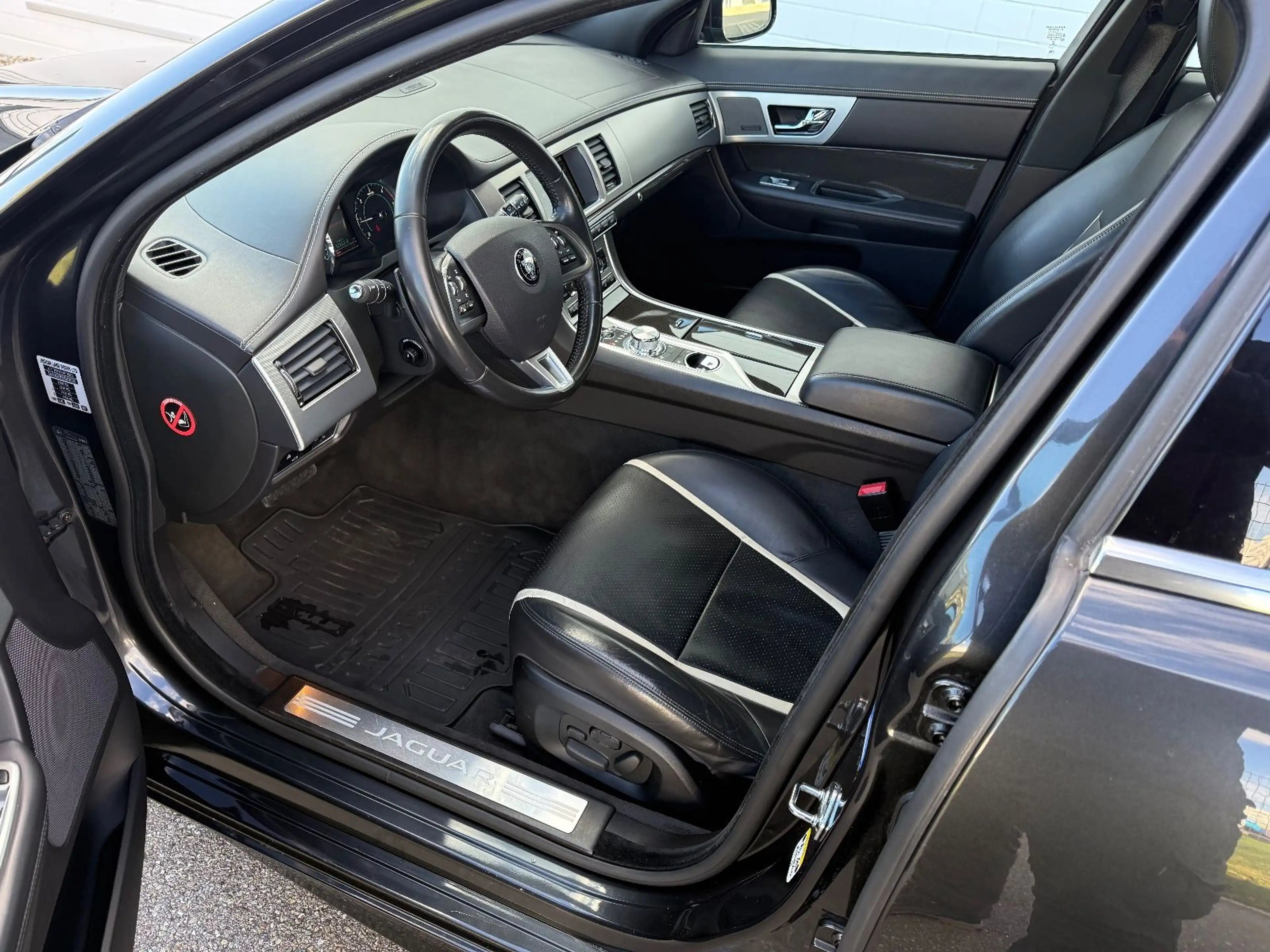 Jaguar XF 3.0 V6 Diesel — photo 14
