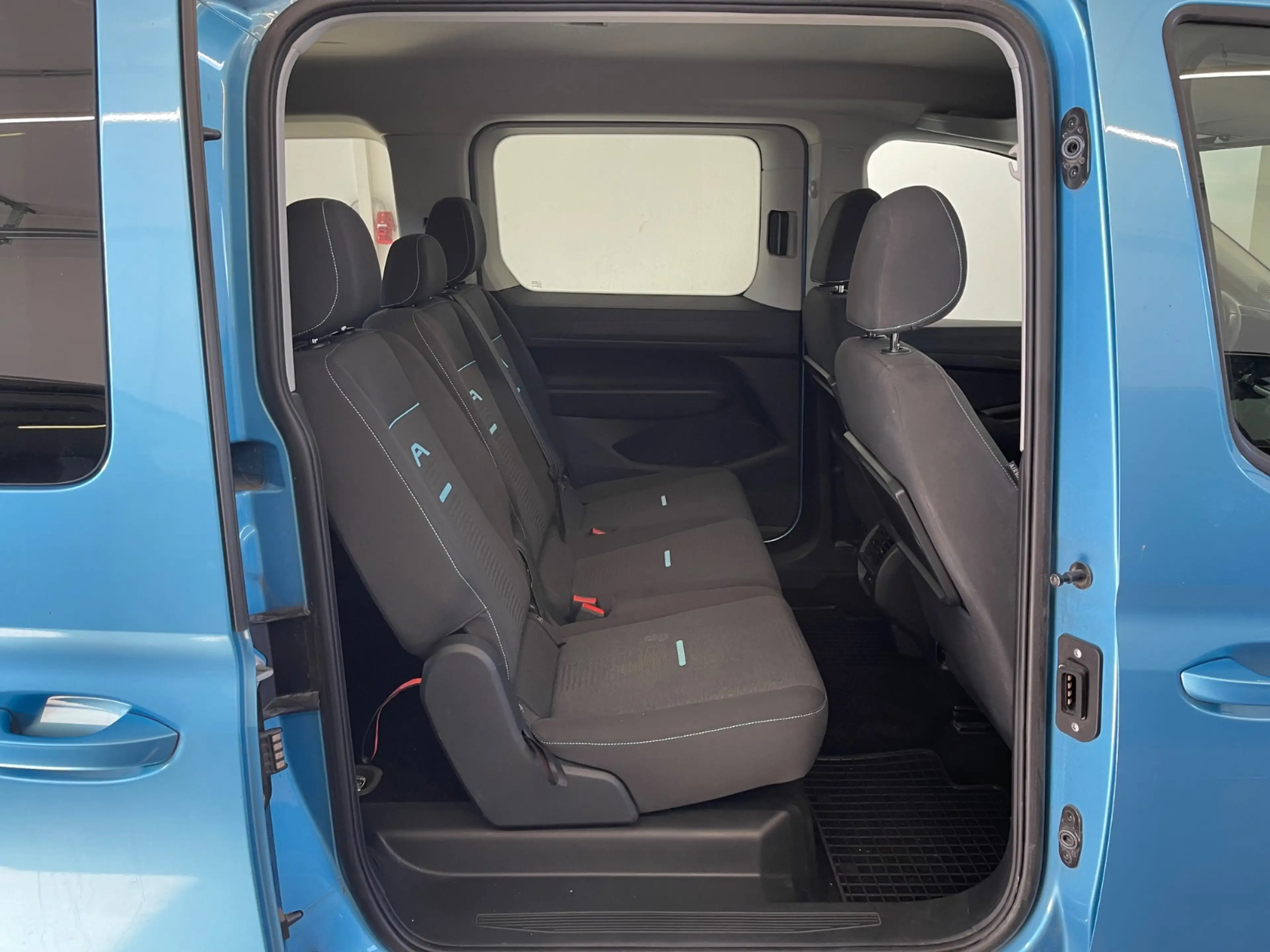 Ford Tourneo Connect 2.0 EcoBlue Grand Active*LED*R-KAM*1-HAND* LED+SHZ — photo 13