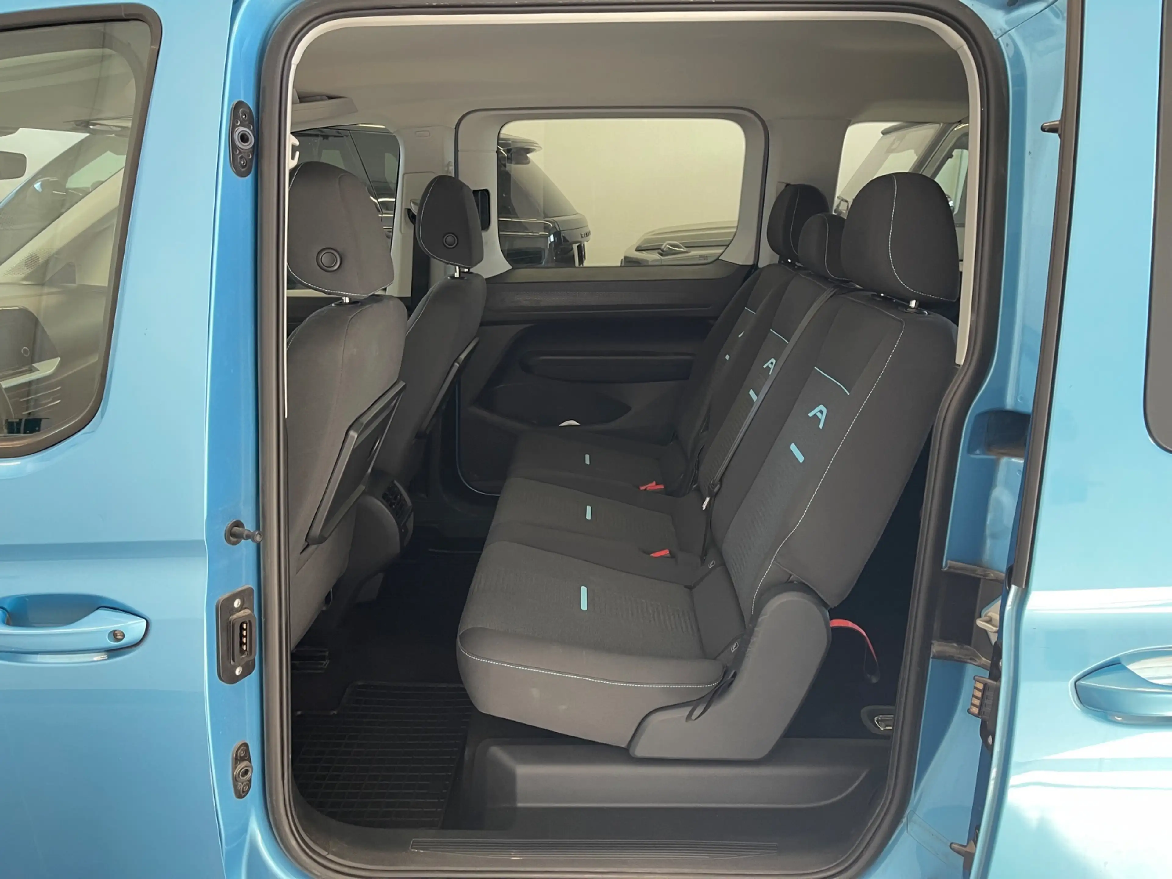 Ford Tourneo Connect 2.0 EcoBlue Grand Active*LED*R-KAM*1-HAND* LED+SHZ — photo 11