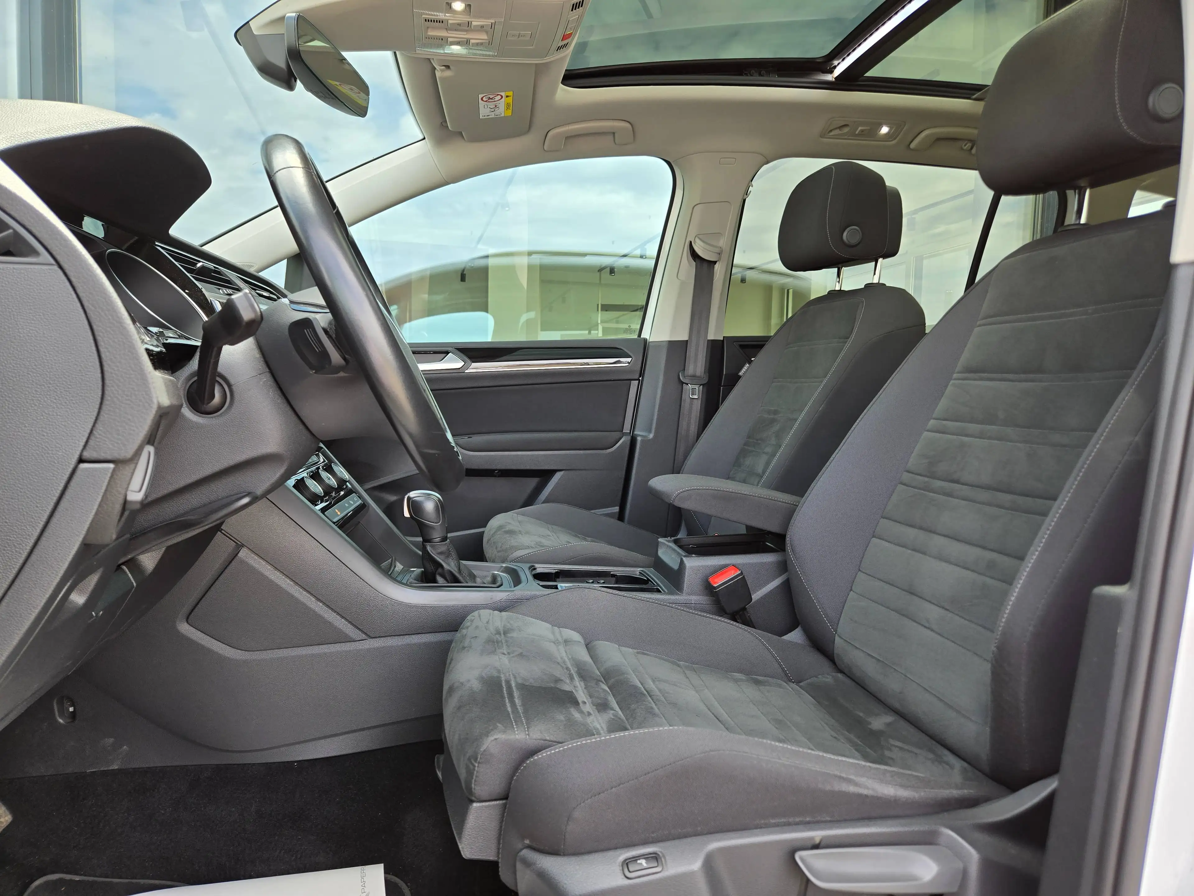 Volkswagen Touran 2.0TDI Panorama|7-Sitzer|Keyless|Standheizung Kamera — photo 12