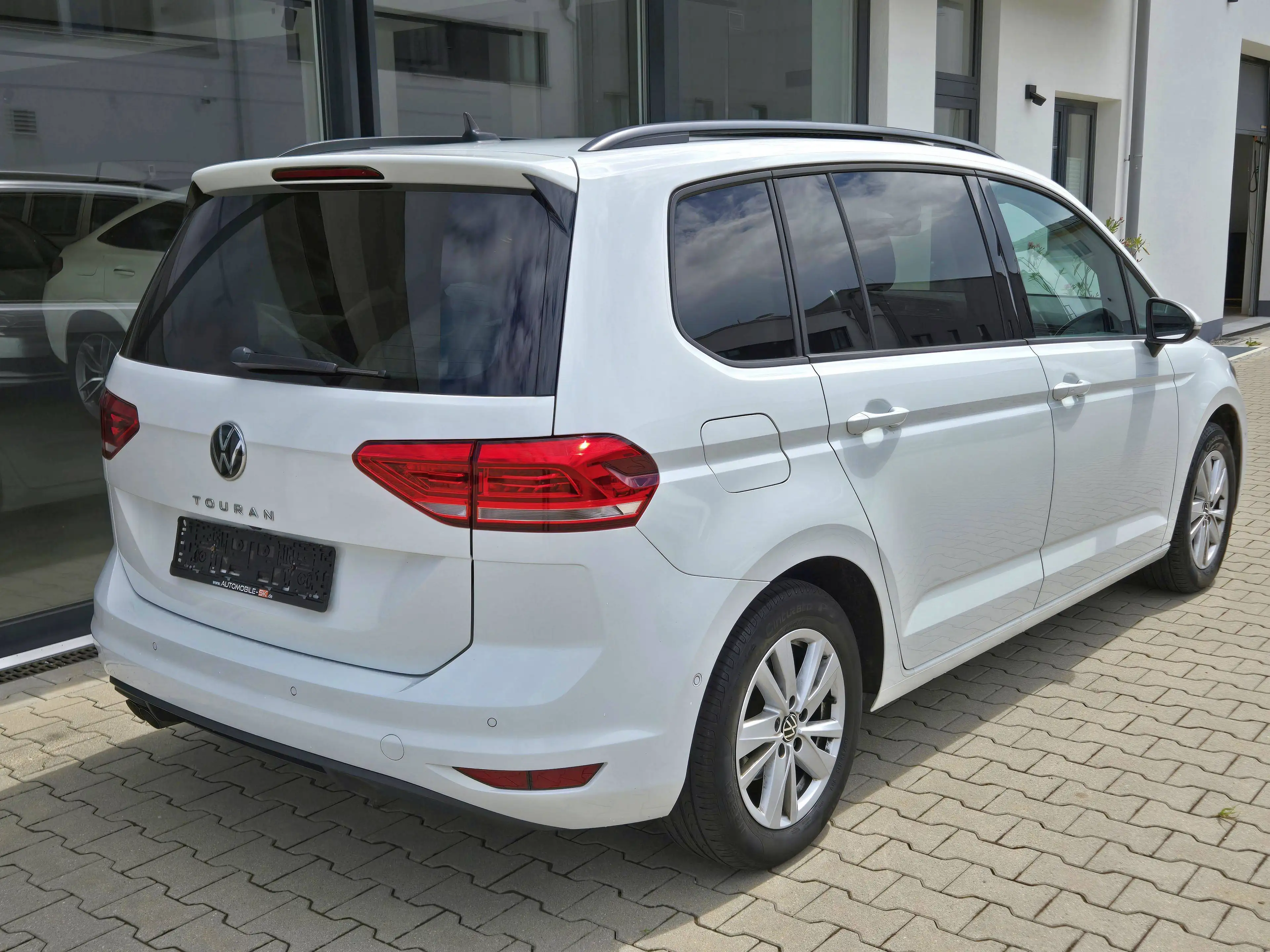 Volkswagen Touran 2.0TDI Panorama|7-Sitzer|Keyless|Standheizung Kamera — photo 6