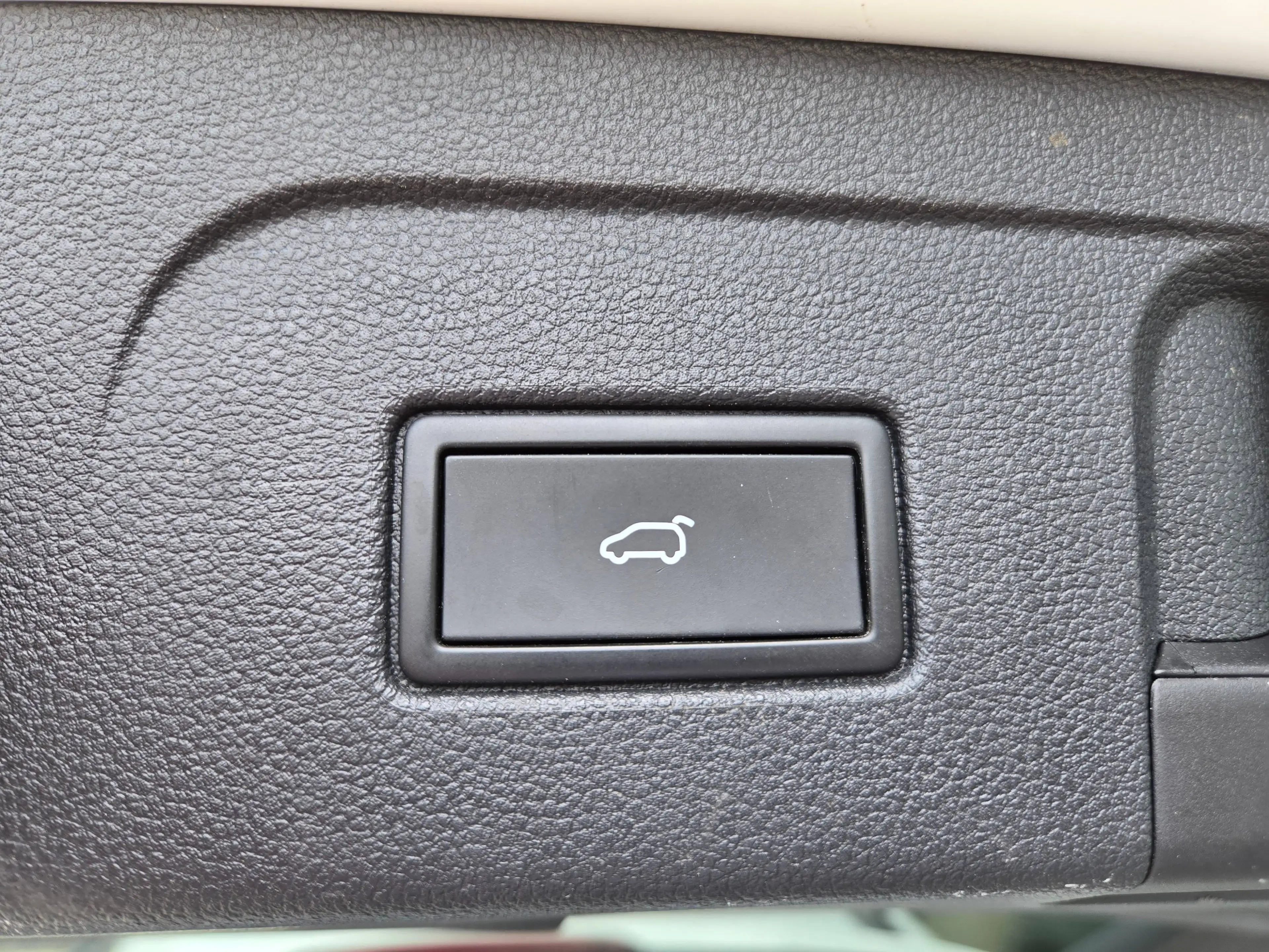 Volkswagen Touran 2.0TDI Panorama|7-Sitzer|Keyless|Standheizung Kamera — photo 15