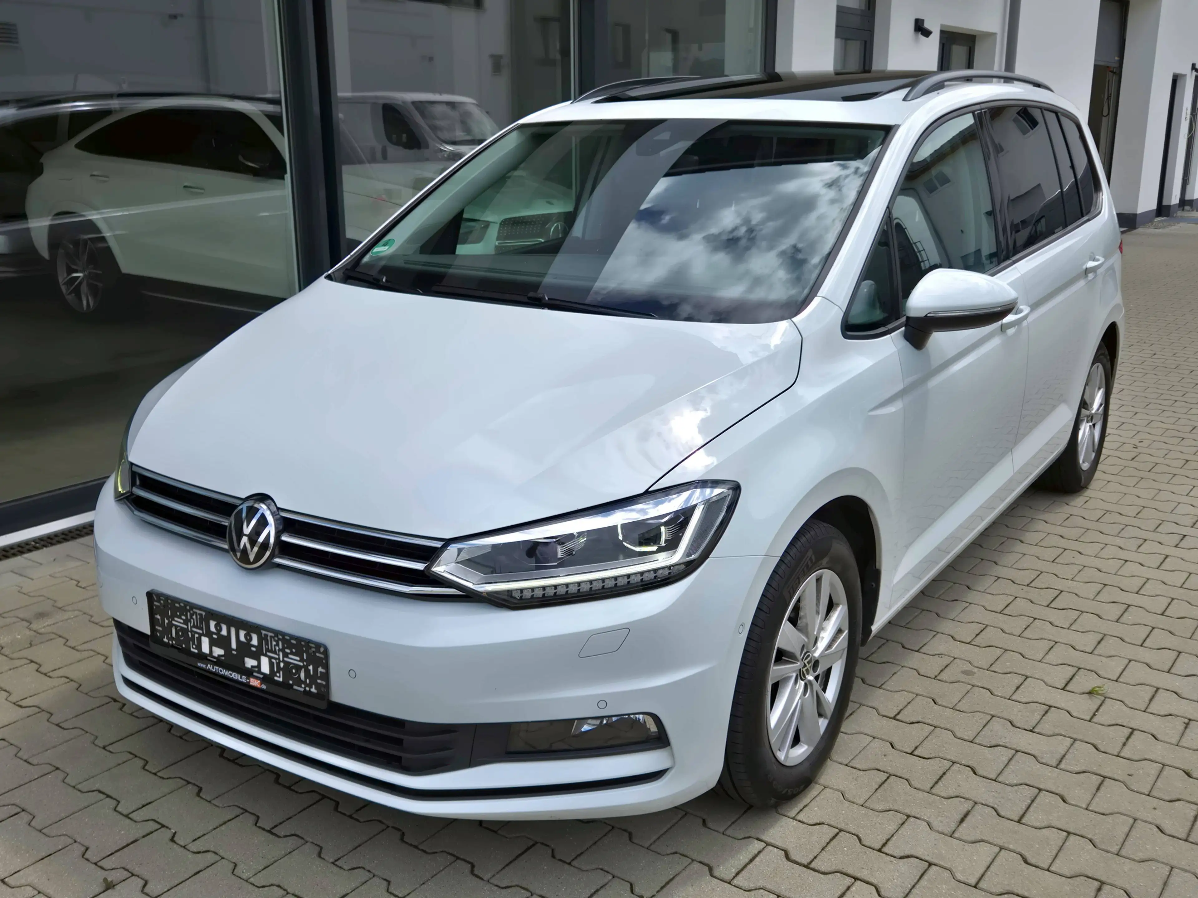 Volkswagen Touran 2.0TDI Panorama|7-Sitzer|Keyless|Standheizung Kamera — photo 3