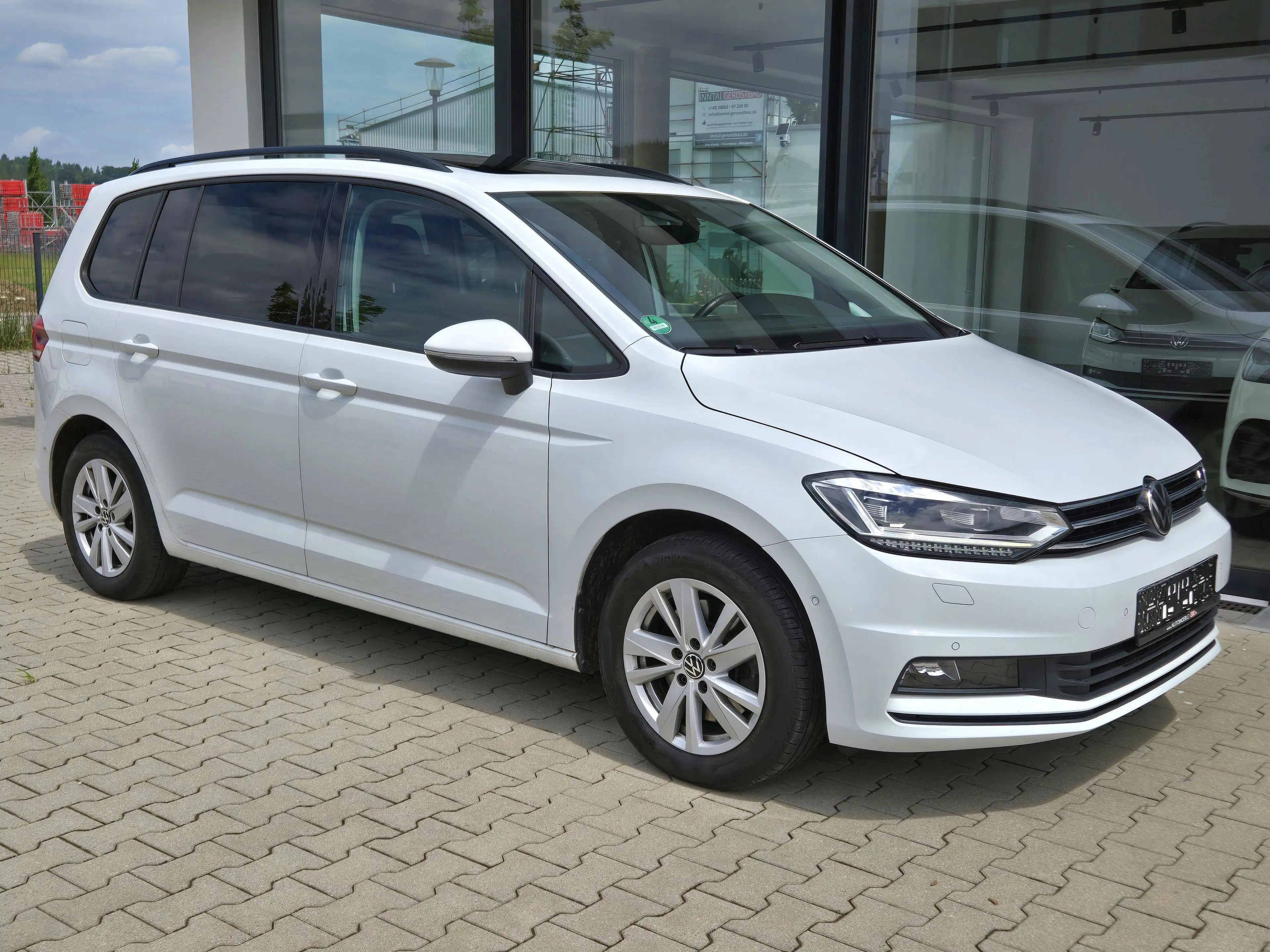 Volkswagen Touran 2.0TDI Panorama|7-Sitzer|Keyless|Standheizung Kamera — photo 9