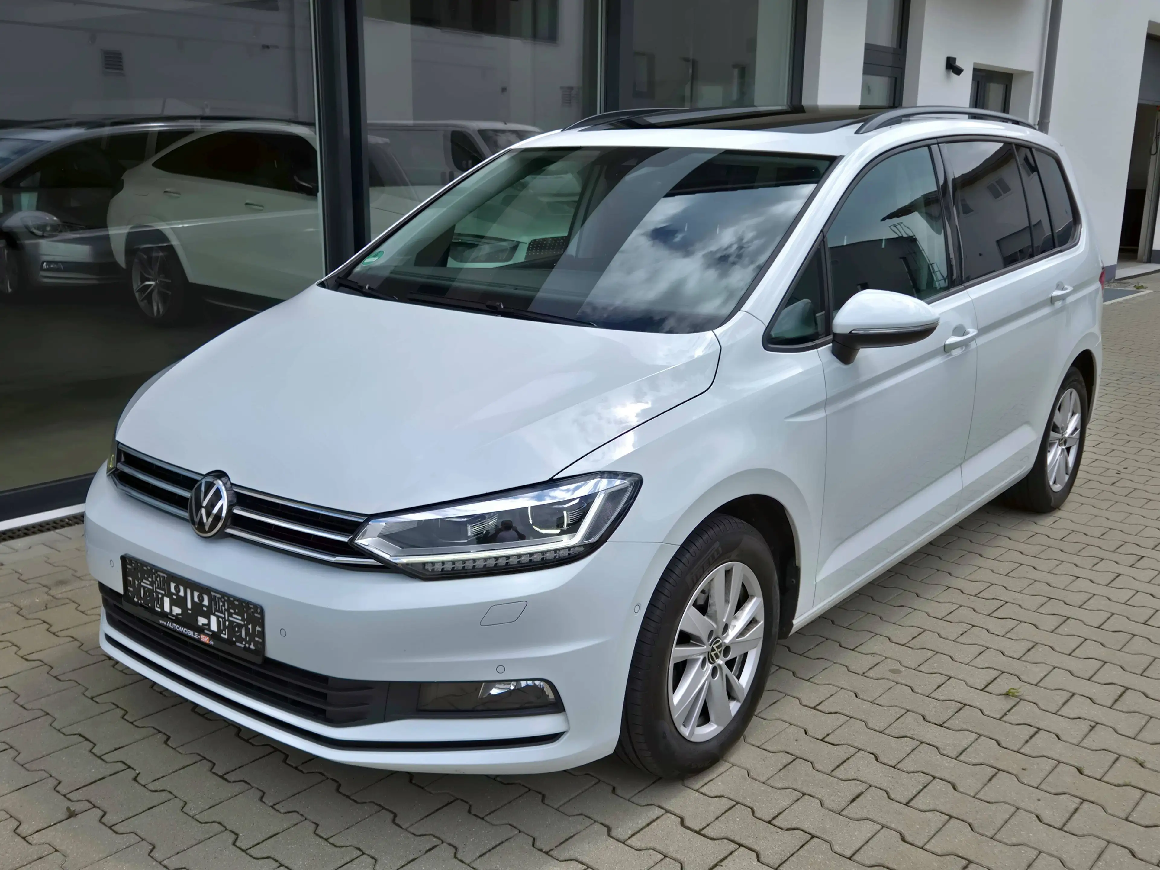 Volkswagen Touran 2.0TDI Panorama|7-Sitzer|Keyless|Standheizung Kamera