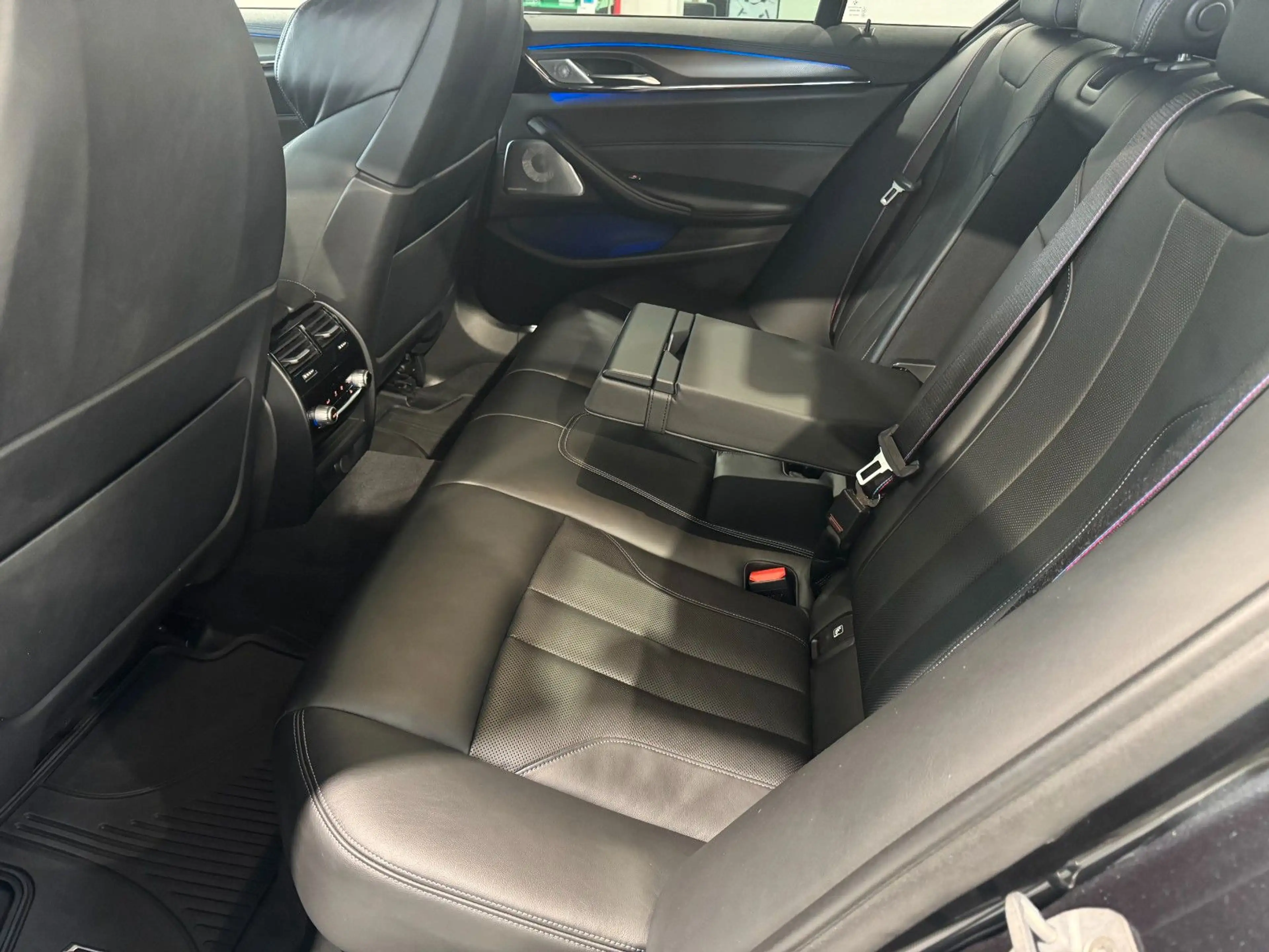 BMW M5 Competition Ambiente/NAVI/360° Kamera/Carbon — photo 10