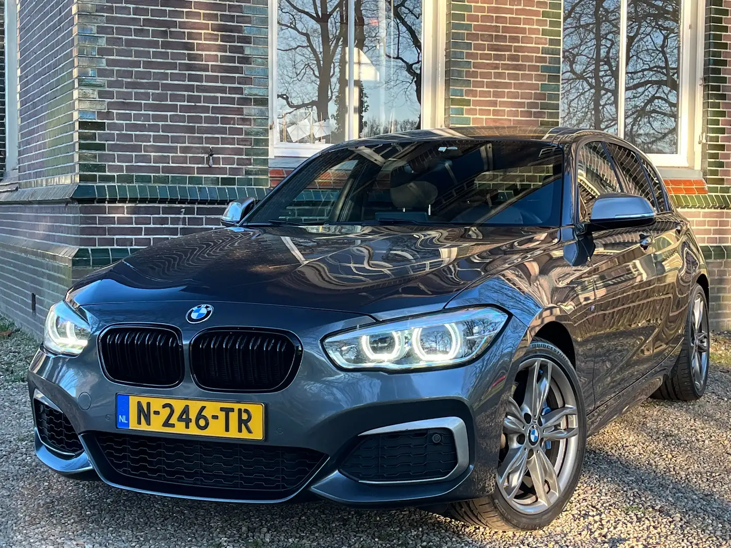 BMW 140 M140i Xdrive High Executive*LED*CAM*CARPLAY*ECC* Grijs - 1