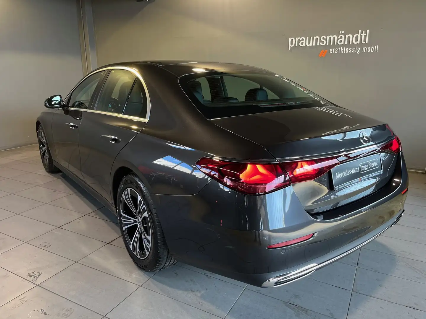 Mercedes-Benz E 220 d Avantgarde Distr/Tot/MBUX+/Ambi/Kame/18" Grau - 2