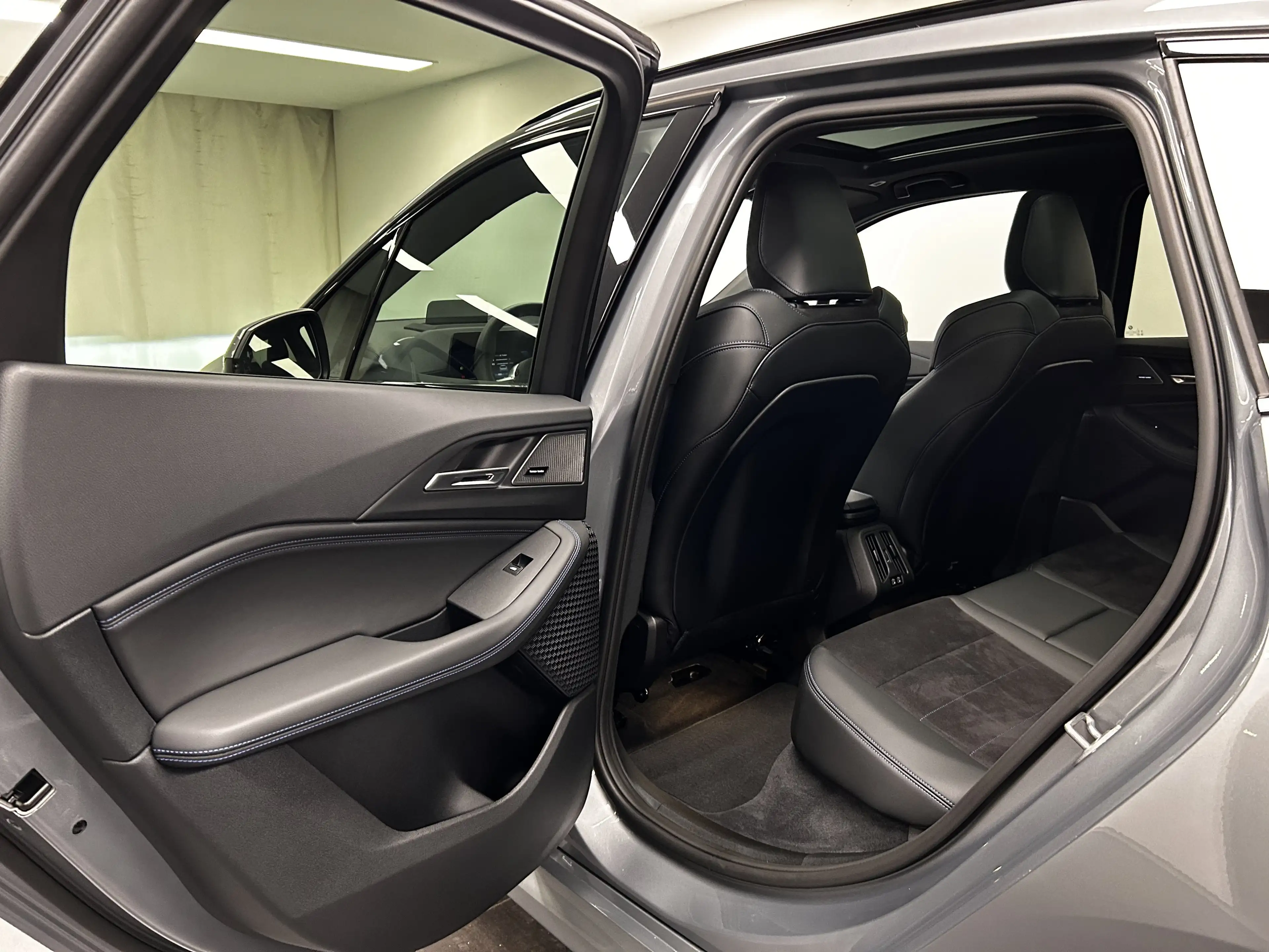 BMW 230 e xDrive Active Tourer — photo 15