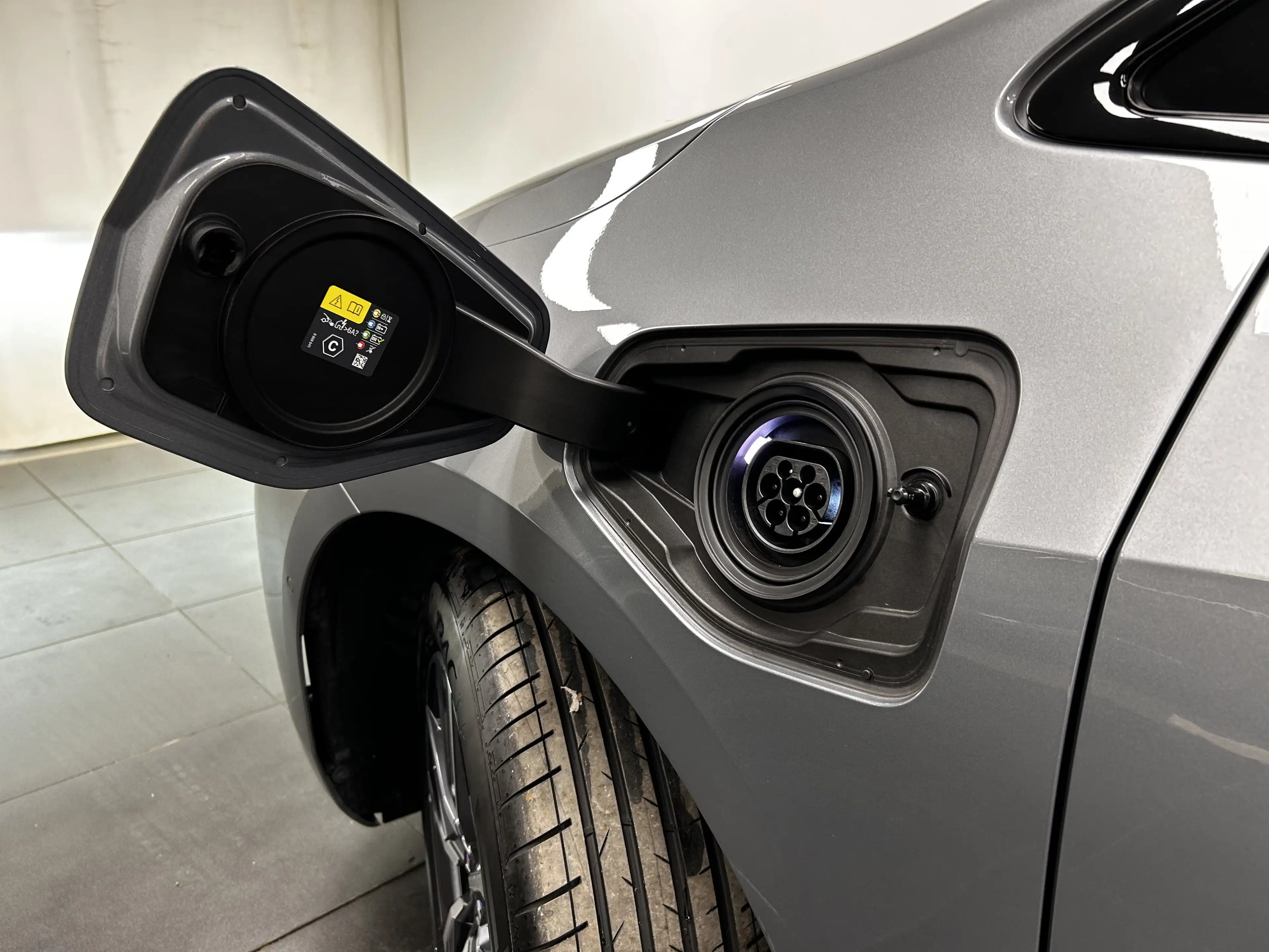 BMW 230 e xDrive Active Tourer — photo 11