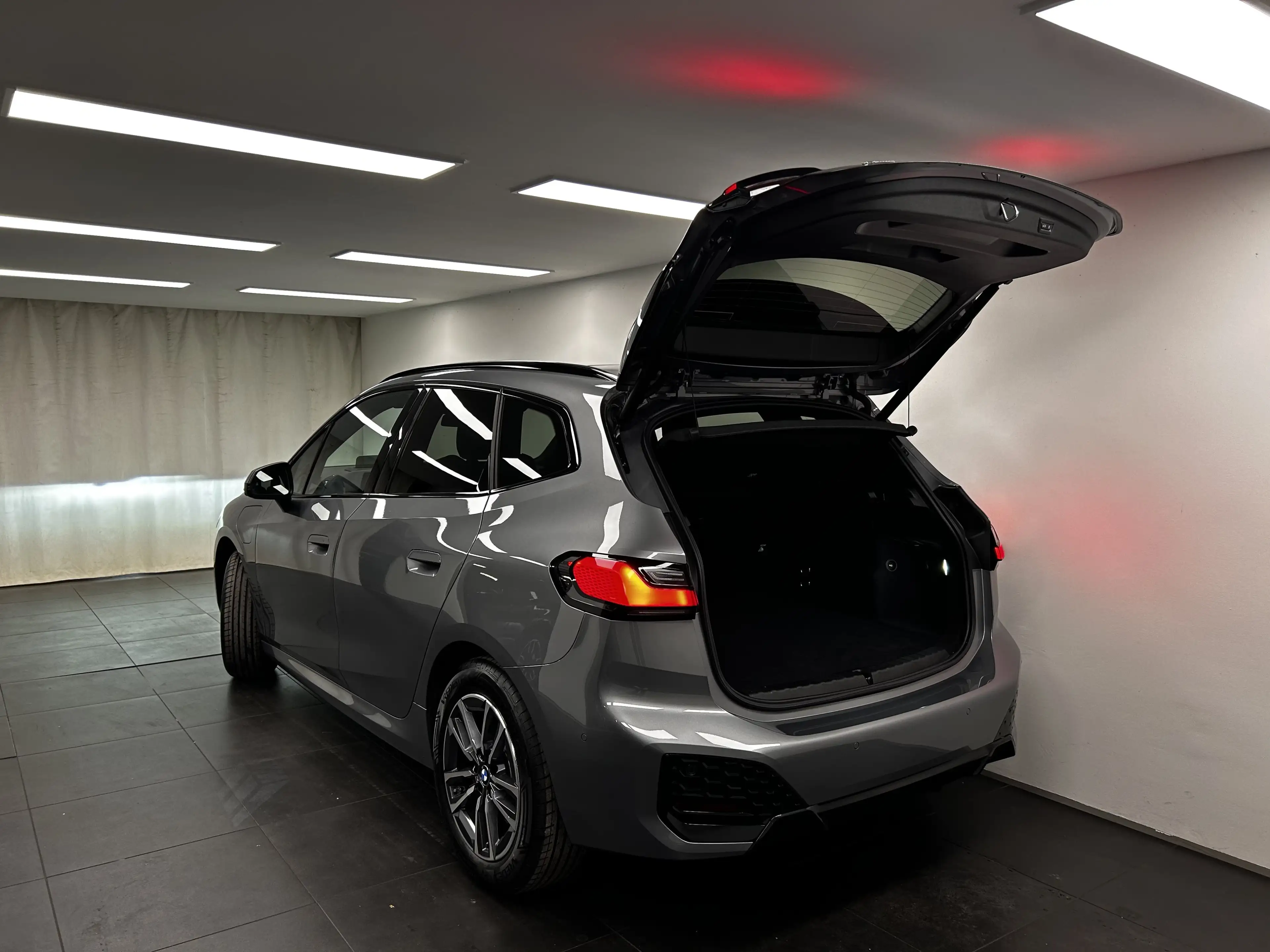 BMW 230 e xDrive Active Tourer — photo 13