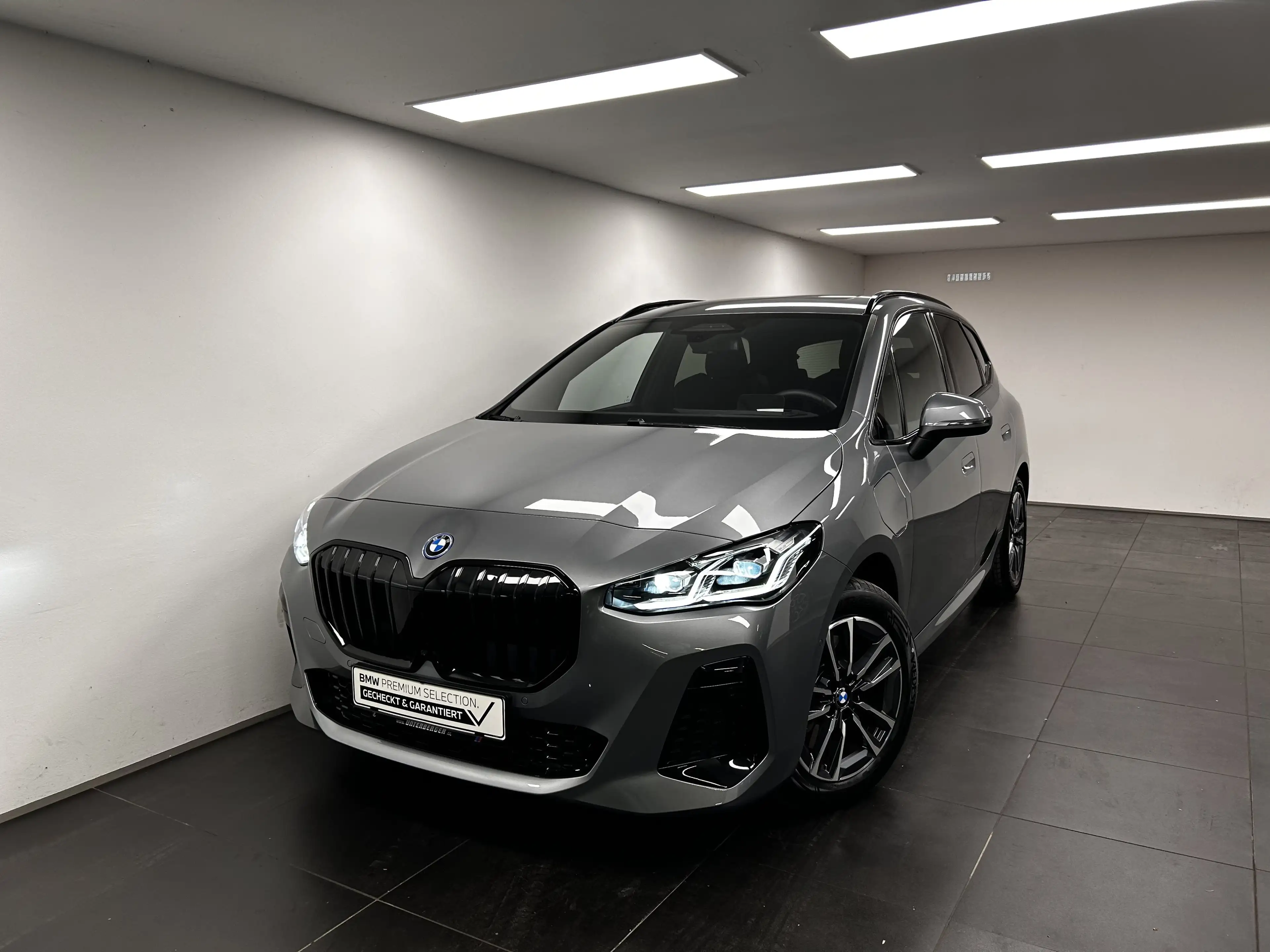 BMW 230 e xDrive Active Tourer — photo 7