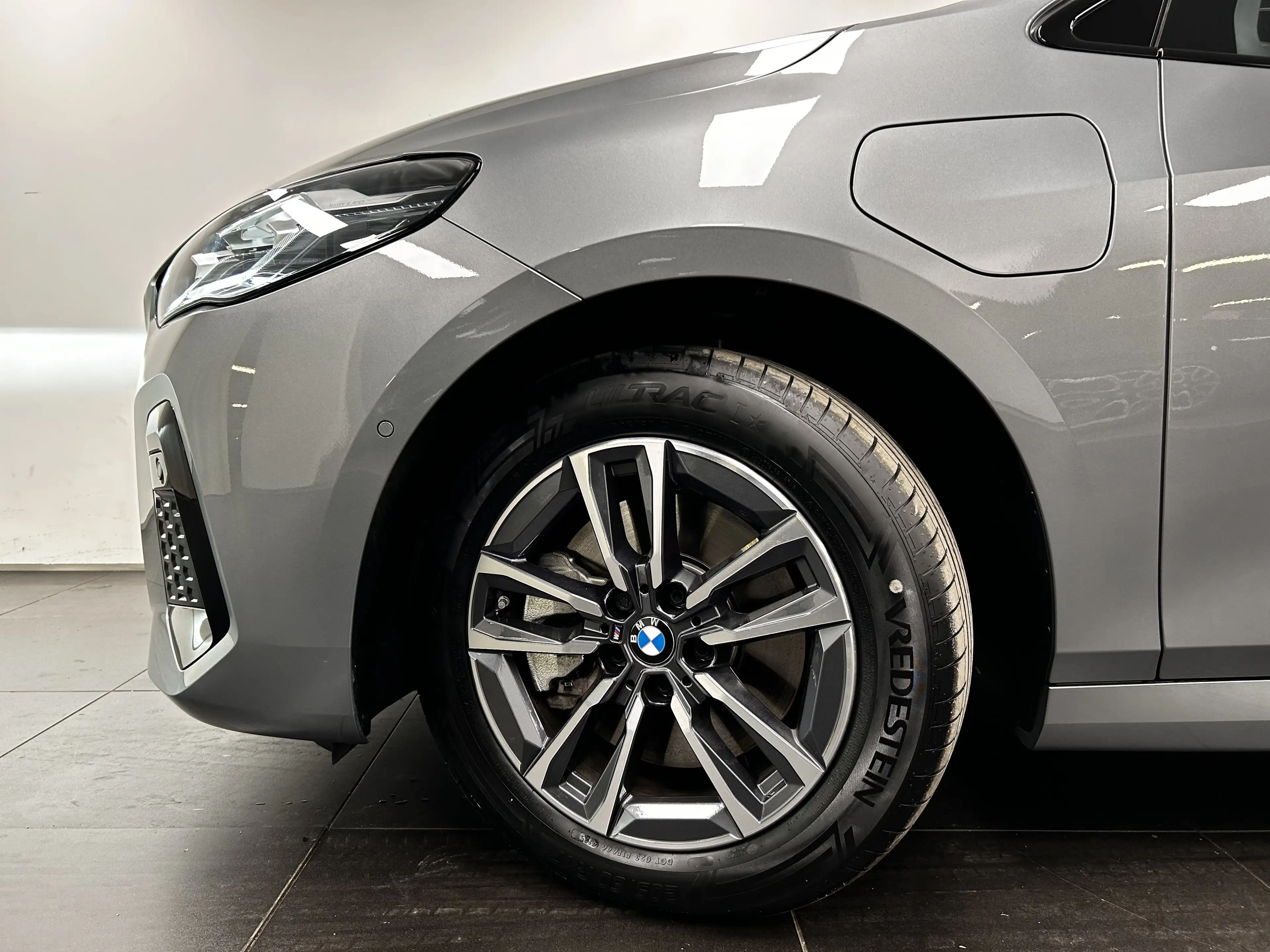 BMW 230 e xDrive Active Tourer — photo 9