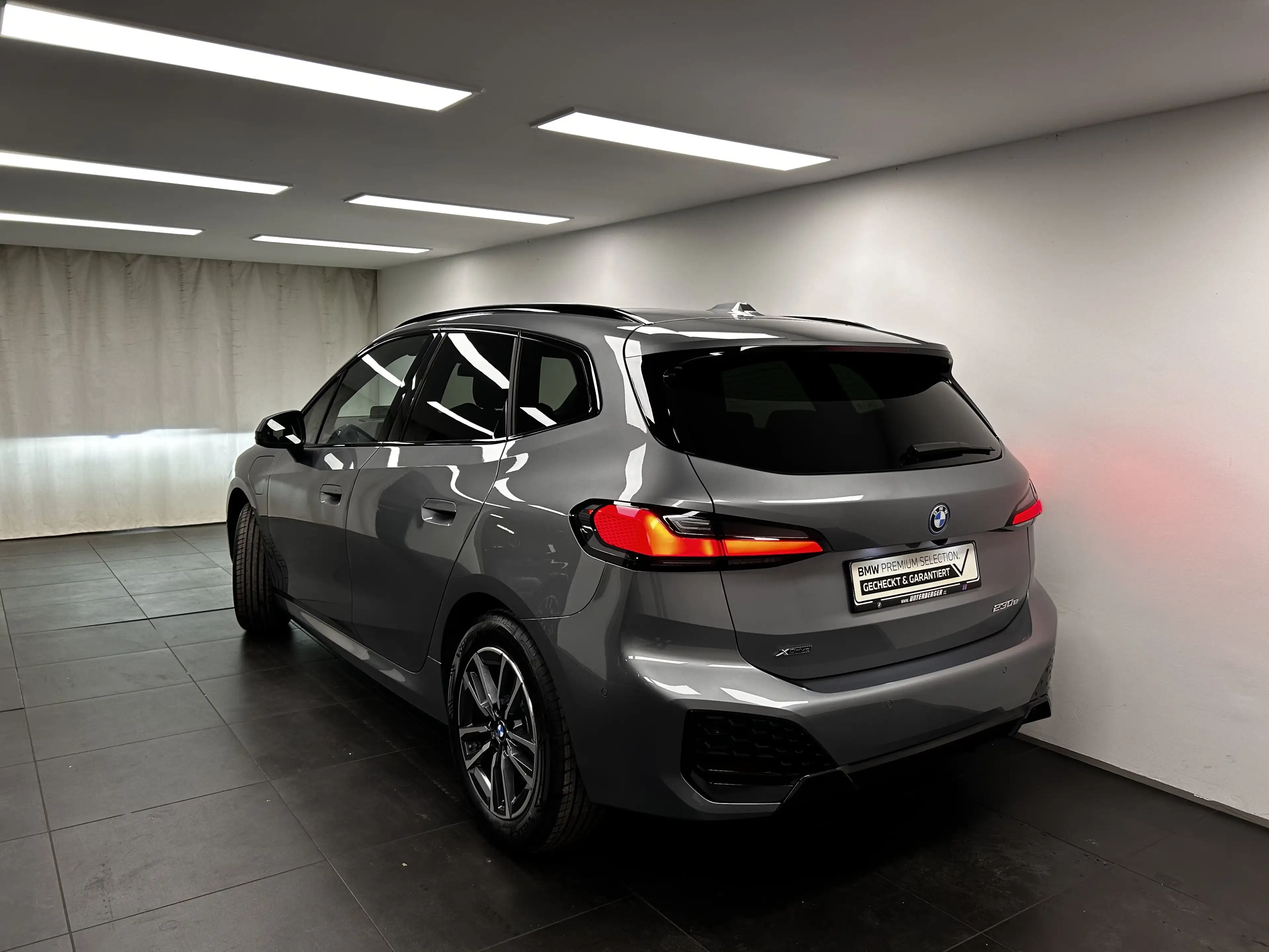 BMW 230 e xDrive Active Tourer — photo 12