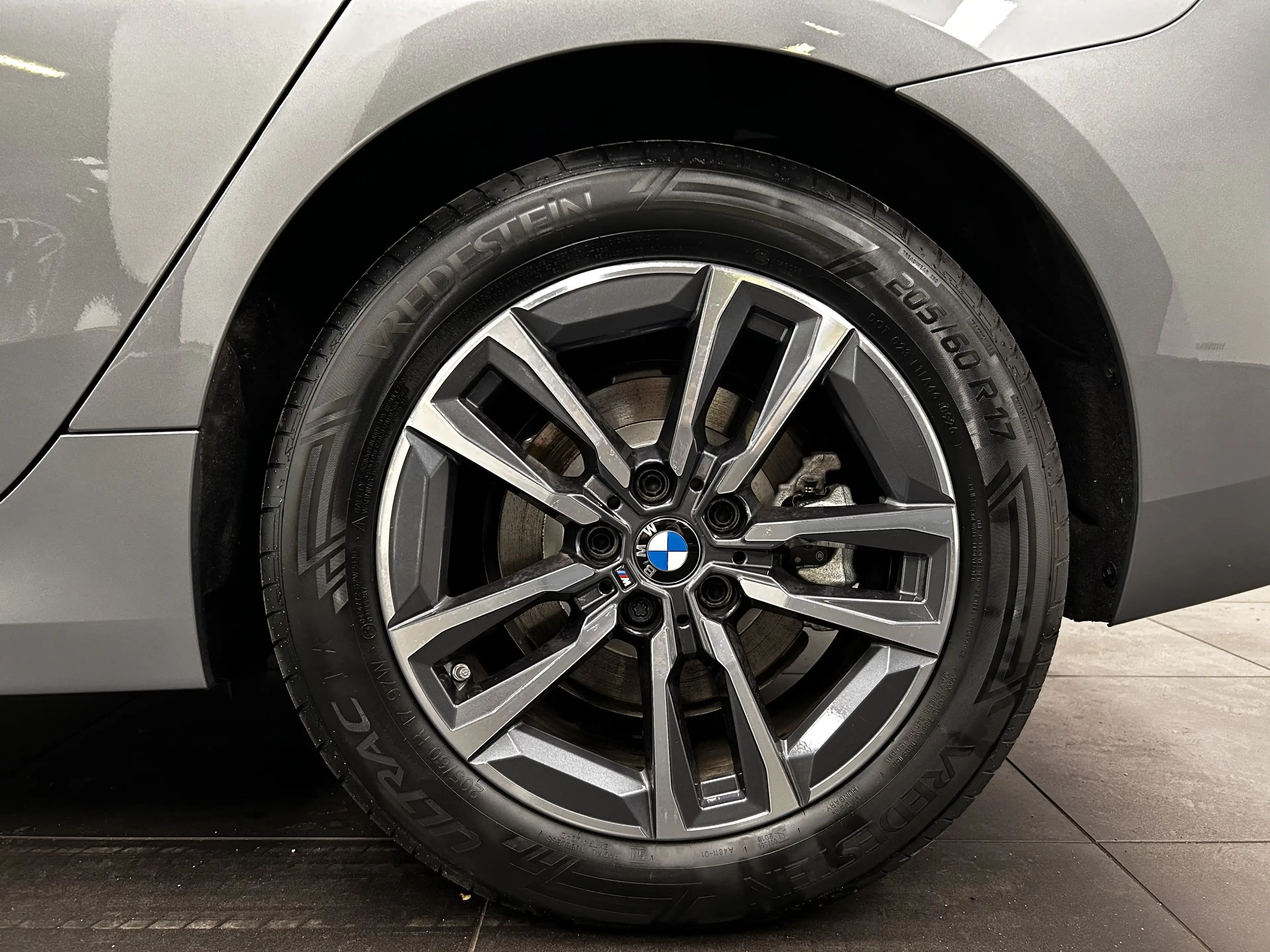 BMW 230 e xDrive Active Tourer — photo 6