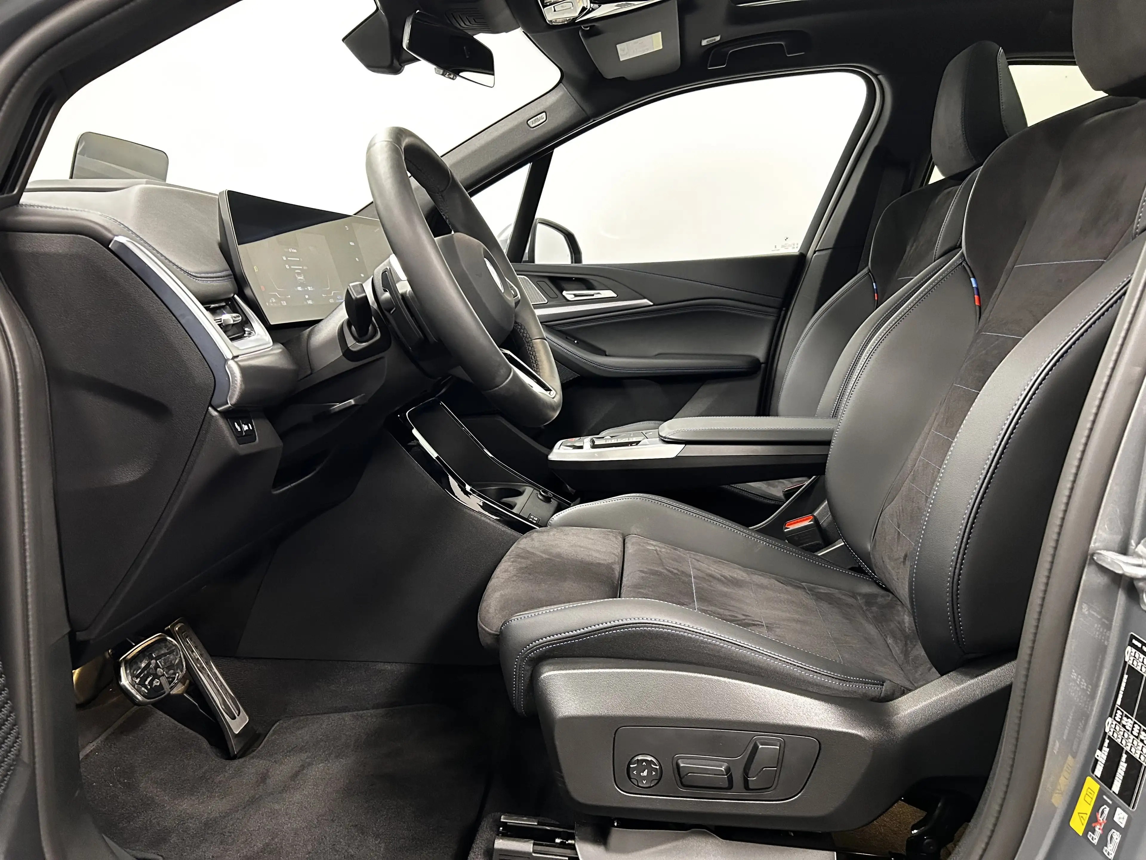 BMW 230 e xDrive Active Tourer — photo 4